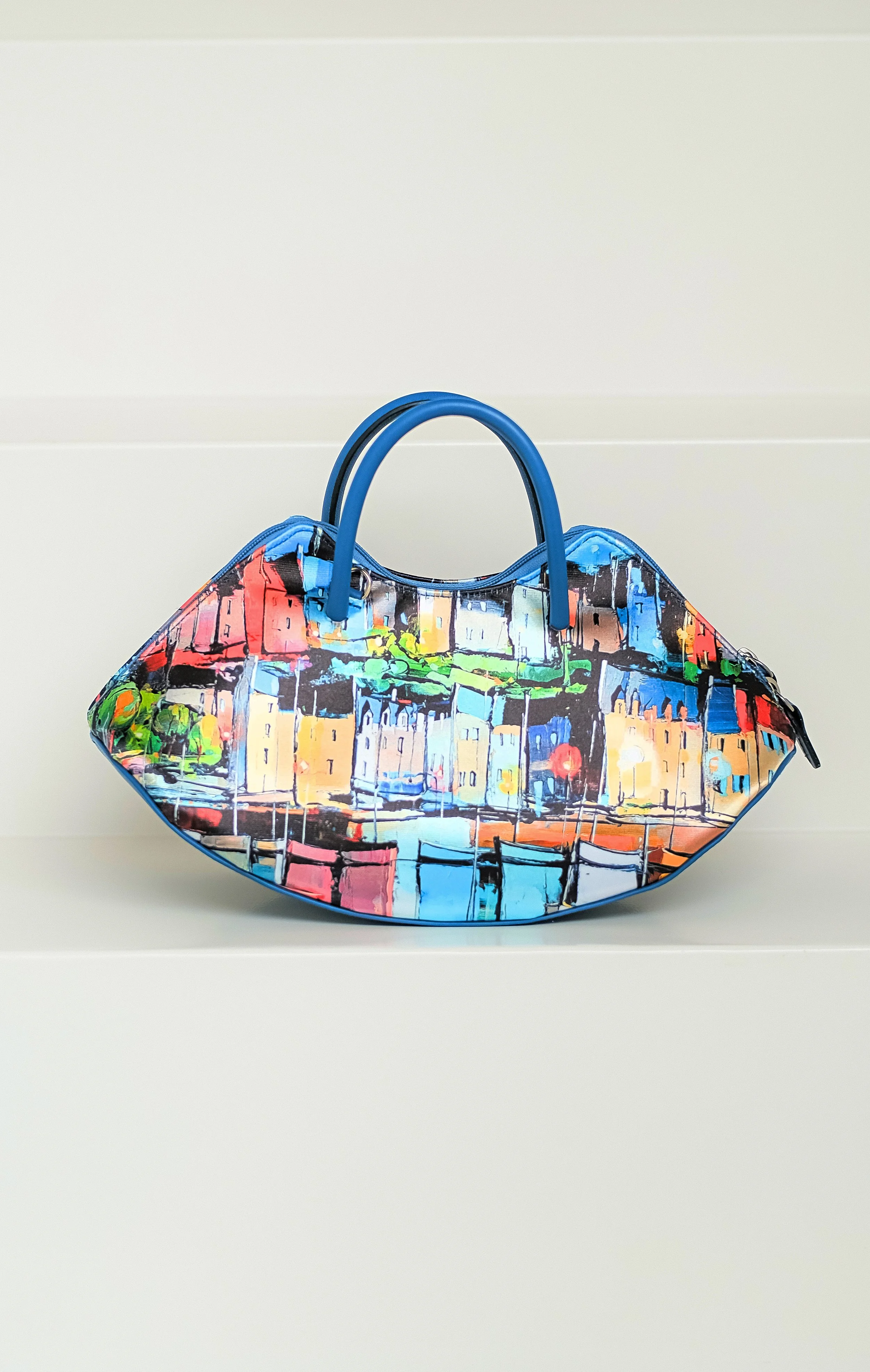 Sac cuir veau bleu , arts2be x Awardt, oeuvre Eric Le Pape