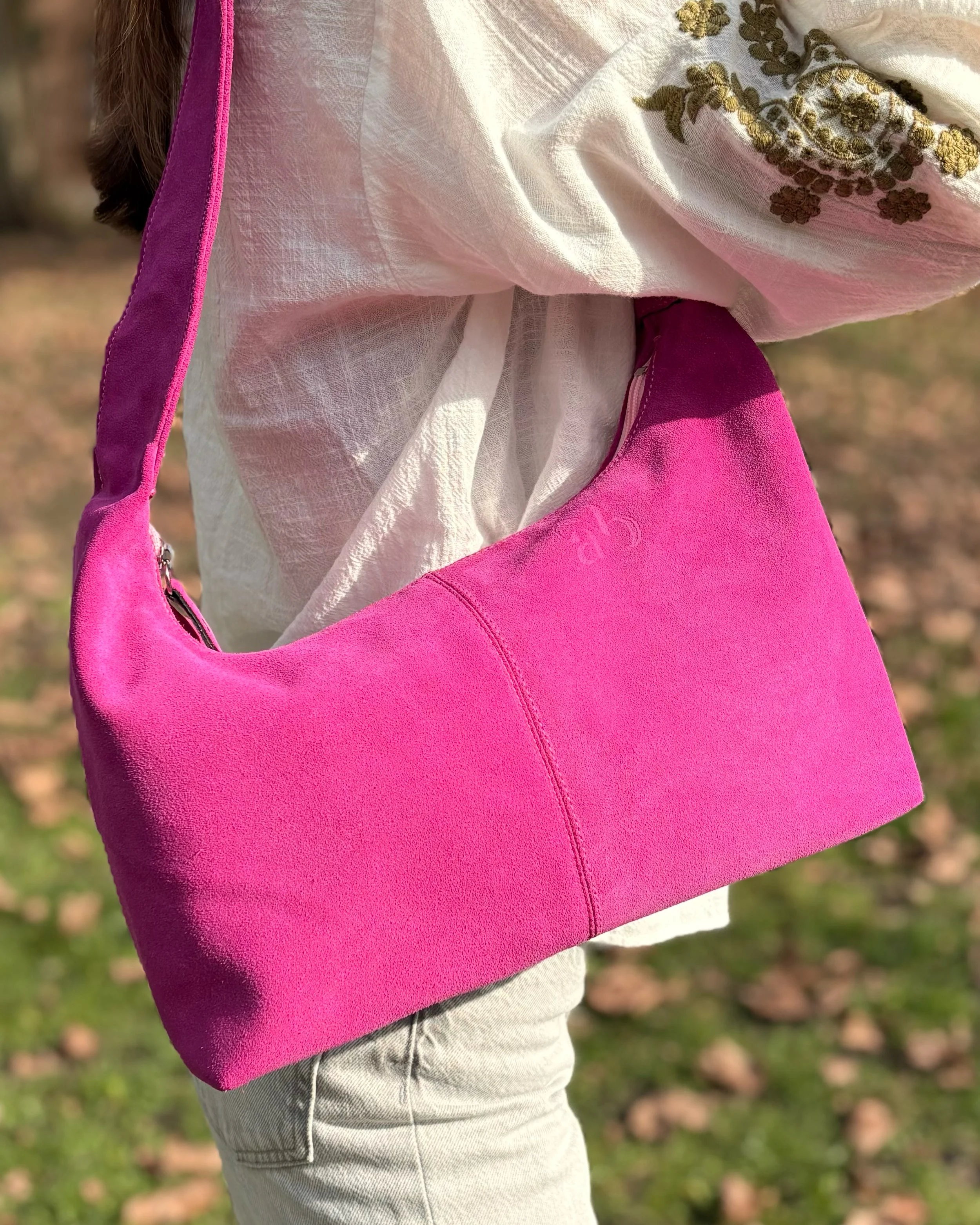 Sac en daim fuschia, le Milla de arts2be