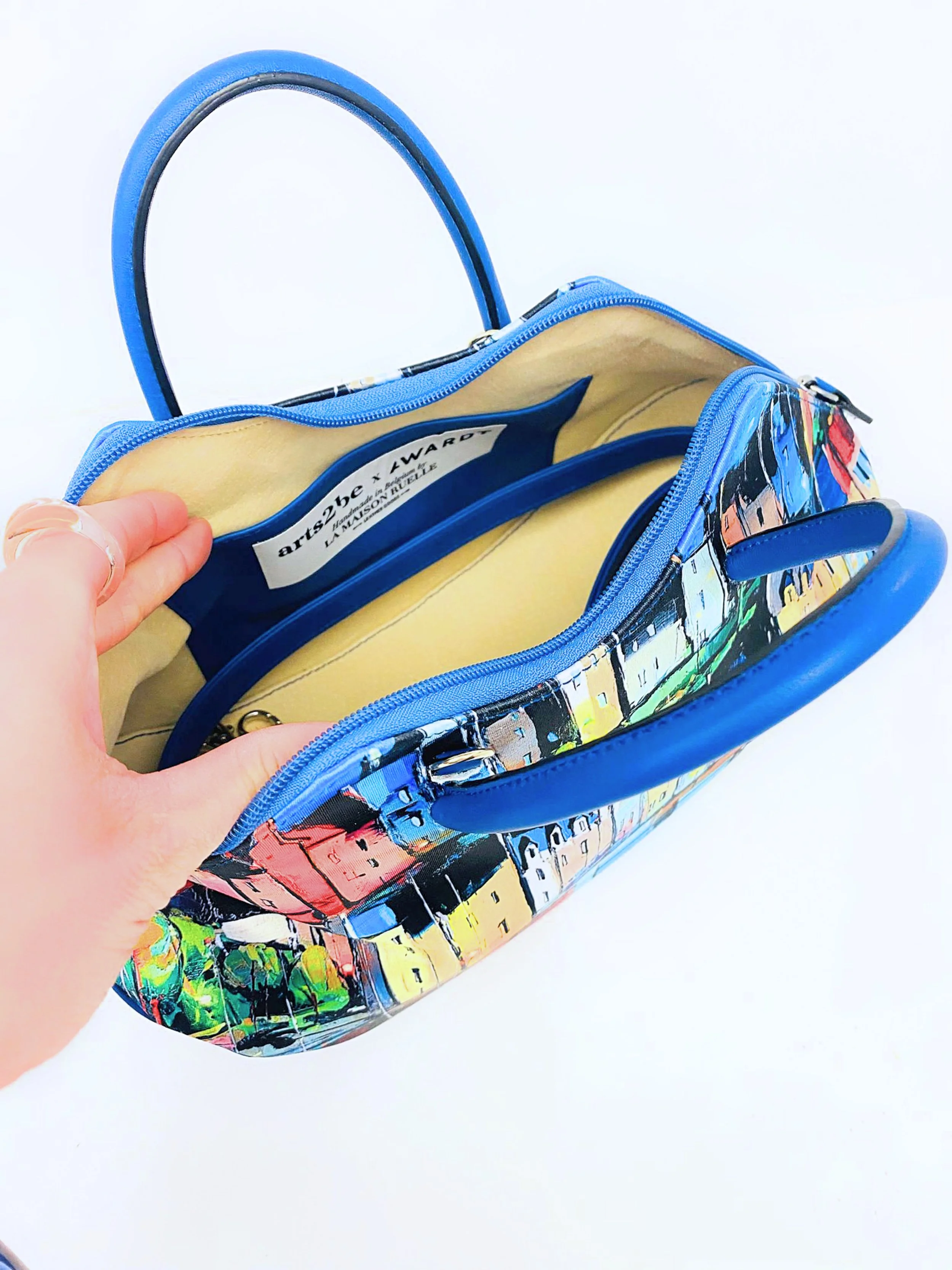 Sac cuir veau bleu , arts2be x Awardt, oeuvre Eric Le Pape, intérieur