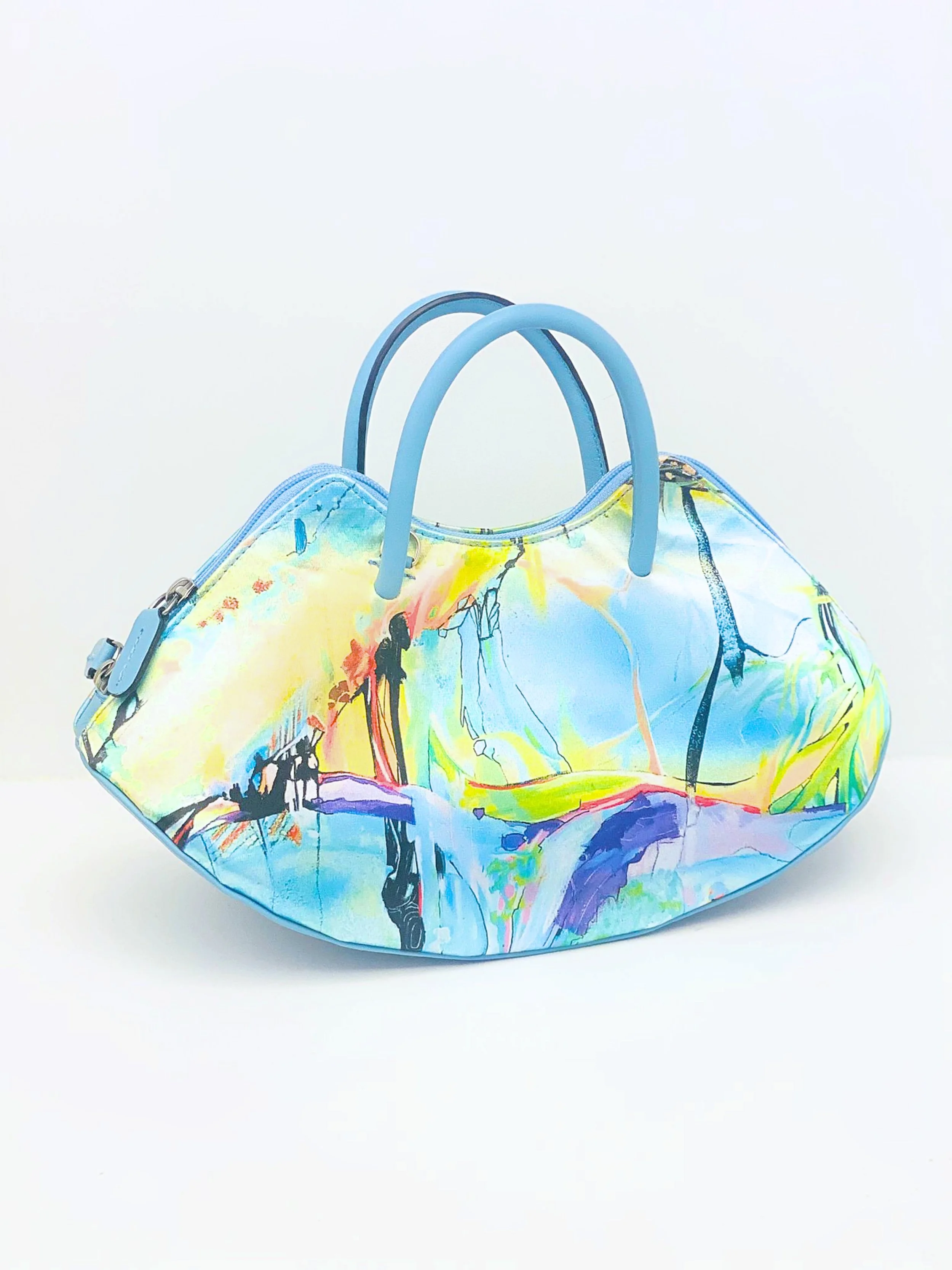 Sac arts2be x Awardt, veau bleu ciel, oeuvre Marc-André Metais