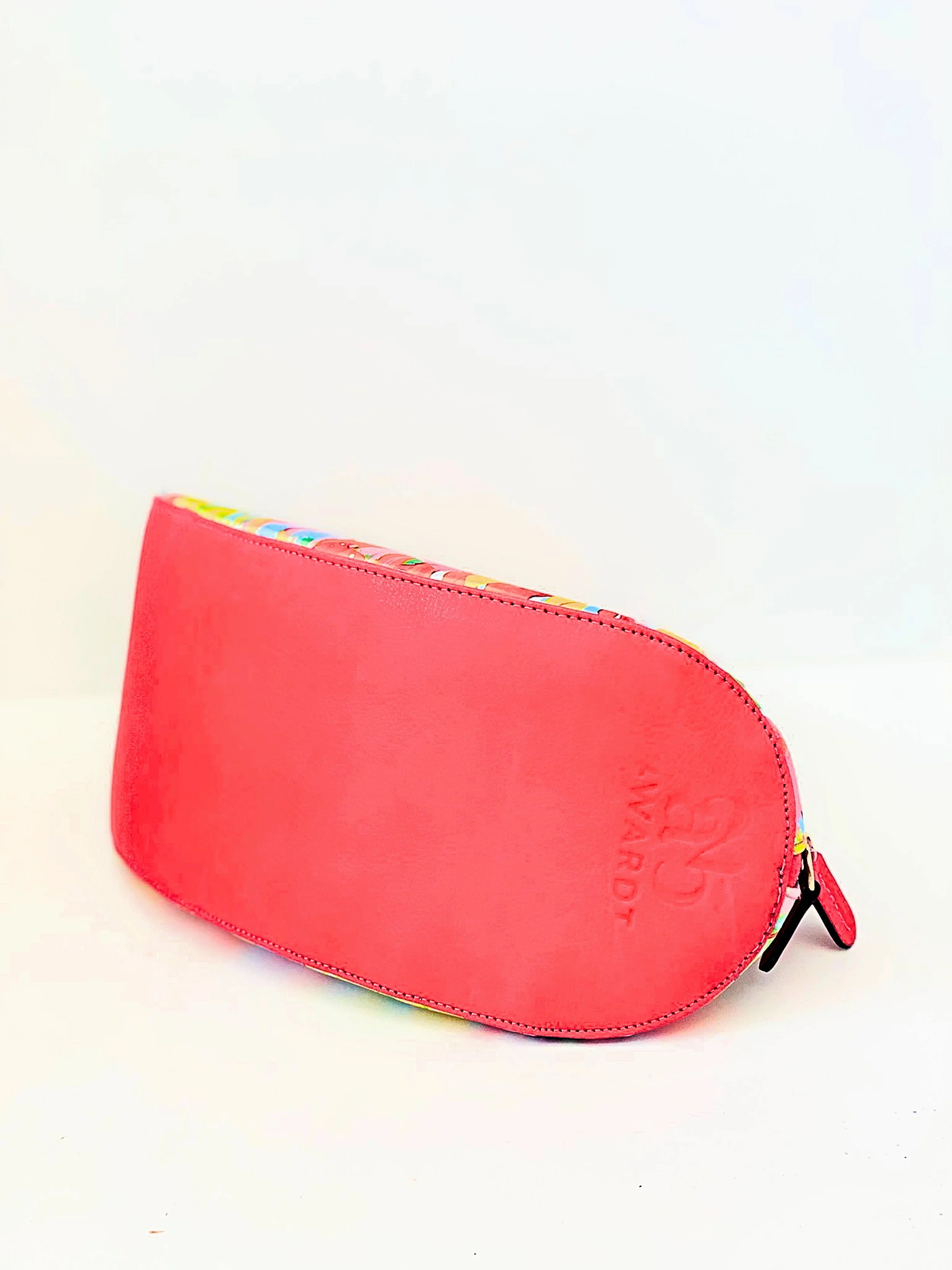 Sac cuir veau framboise , arts2be x Awardt, oeuvre Isabelle Pelletane, fond