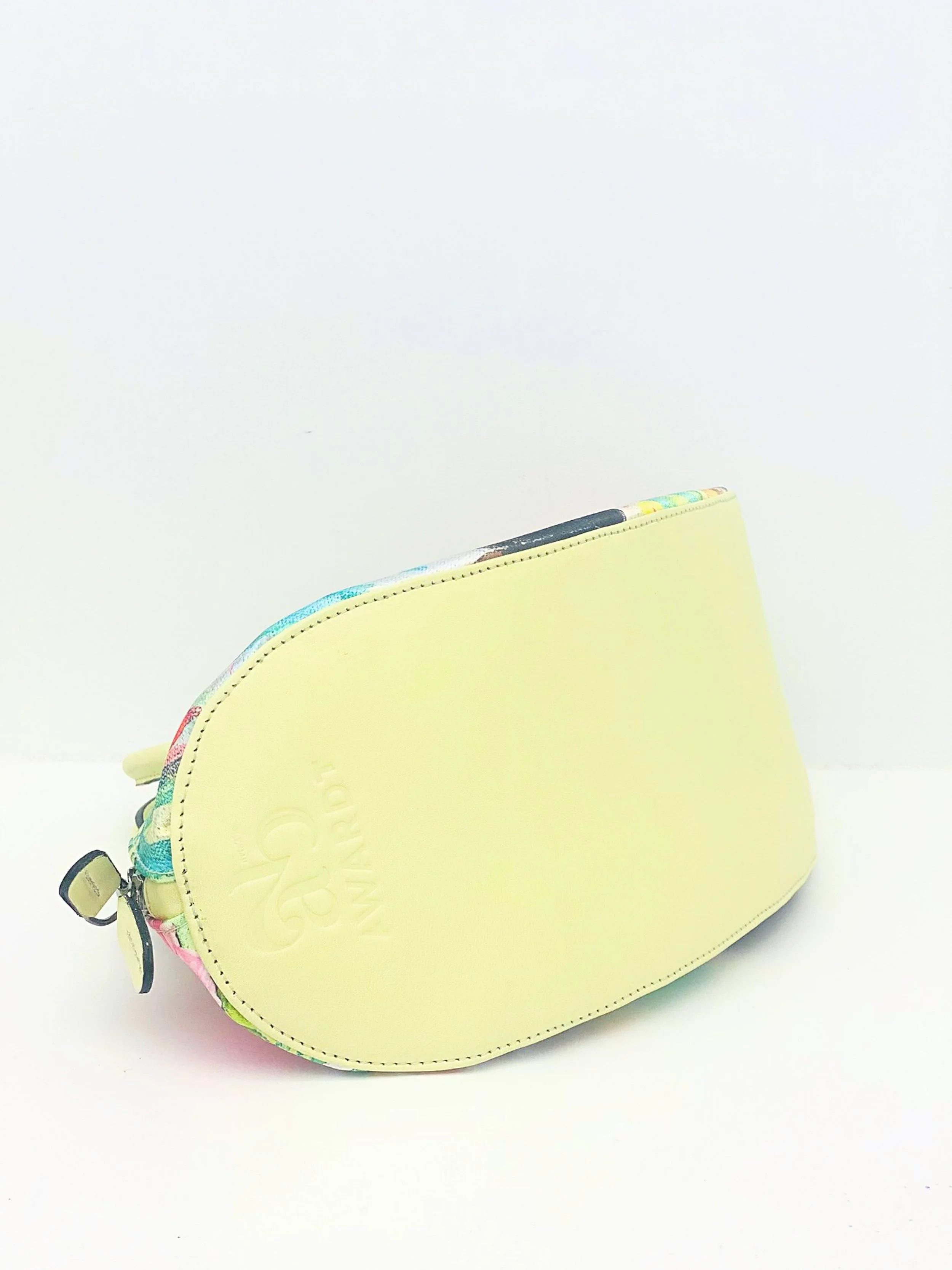 Sac cuir veau citron vert, arts2be x Awardt, oeuvre Maria Burgaz, fond