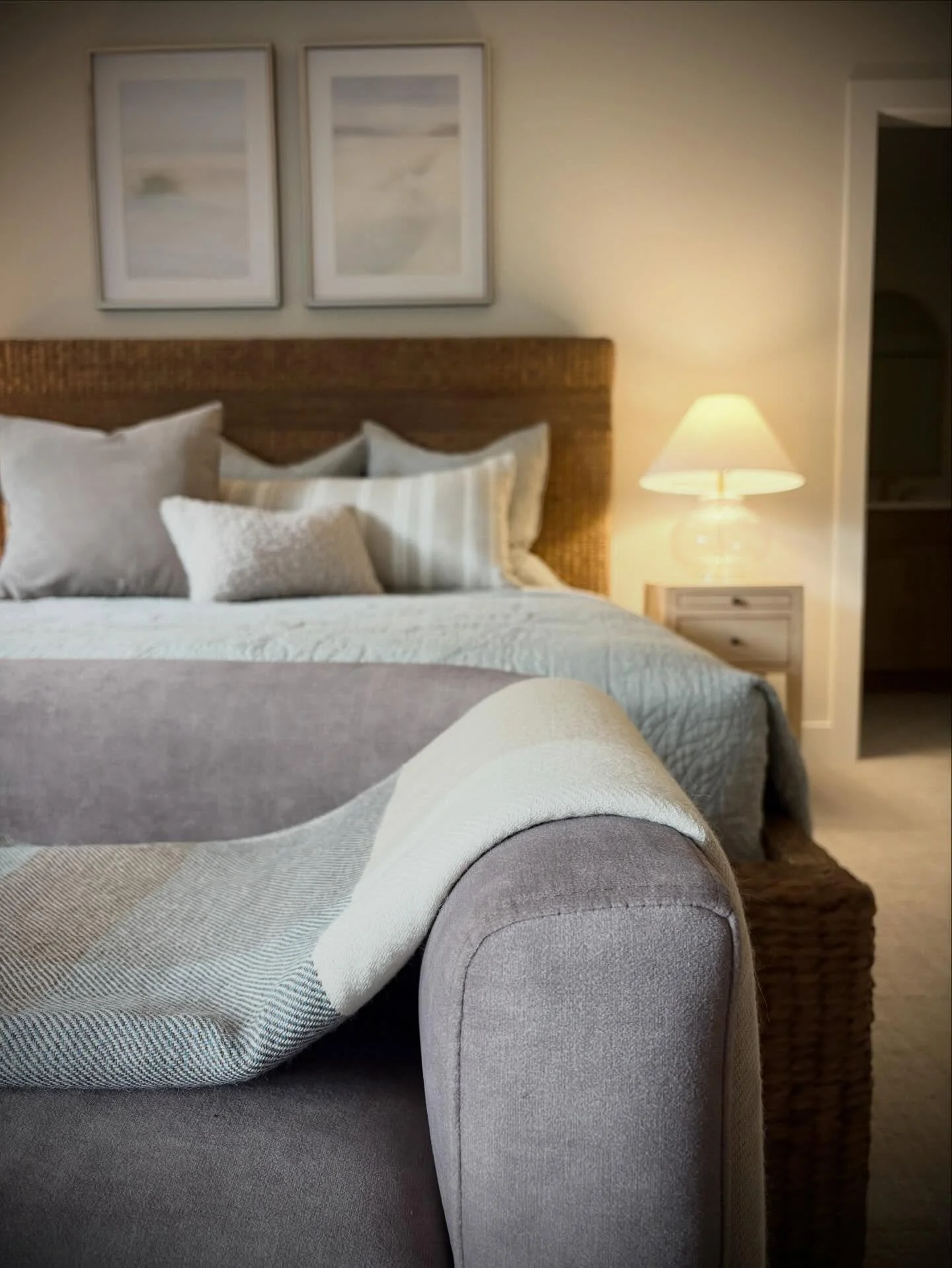 Haven&rsquo;t posted in a while&hellip; lots and lots of bedroom designs , always with window treatments ;) #mobiledesignvan #fontanawisconsin