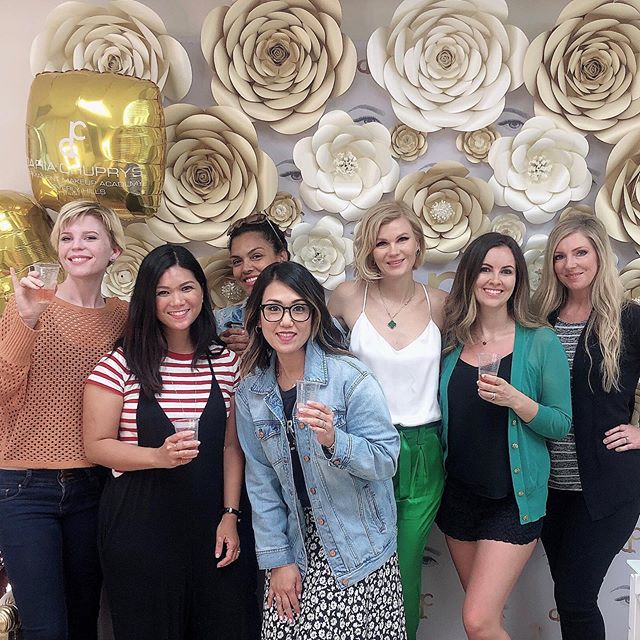 Ombr&eacute; refresher class with @darioula and @kosangelpmu. Thank you for sharing your knowledge and tips, and for your continuous support!! ❤️ you both!! #keeplearning #keeppracticing #ombrebrows #combobrows #microblading #browsymmetry #dariachupr