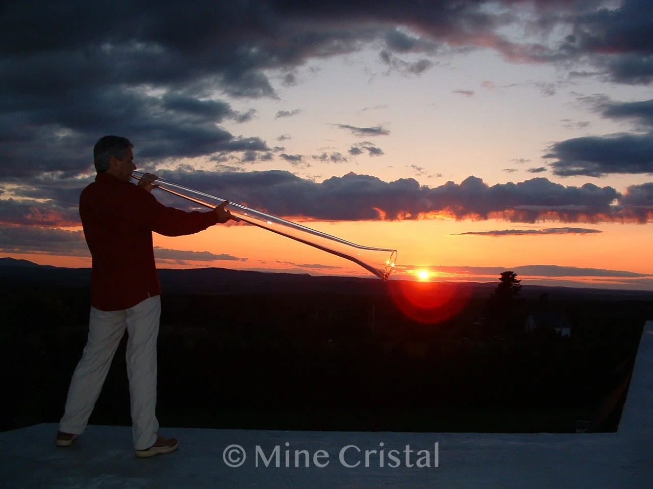 En 2000, Gaudry crée le premier didgeridoo de cristal au monde. Avec sa forme et sa composition uniques (plus de 80% de dioxyde de silicium), ce didgeridoo résonne et amplifie les sonorités à un degré incroyable.