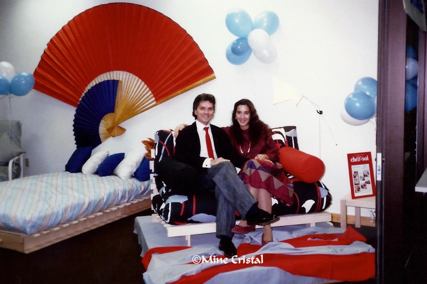 Entre 1981 et 1993, les Normand ont introduit et commercialisé le futon dans de nombreux pays.