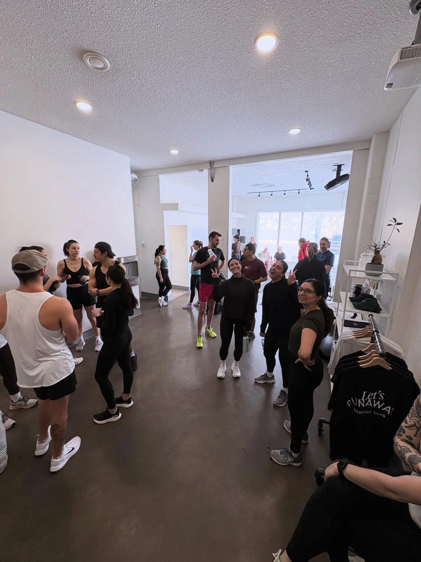 Here we have @paaigefredrickson and @tamtbain doling out pre-class peace signs to YOU 🔭✌🏽✨