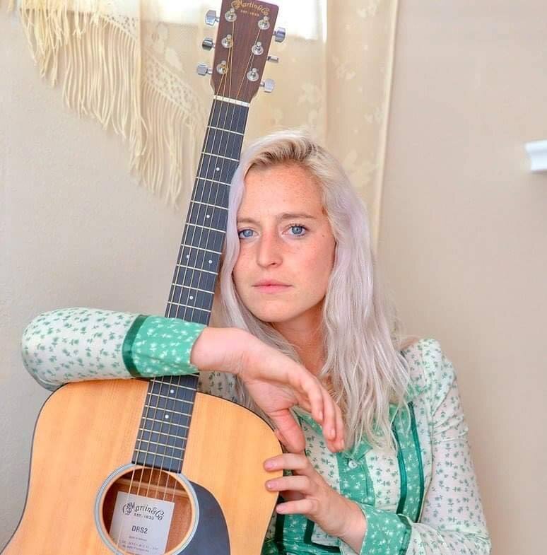 Lindsey Wall: Live from Hallcrest Vineyards