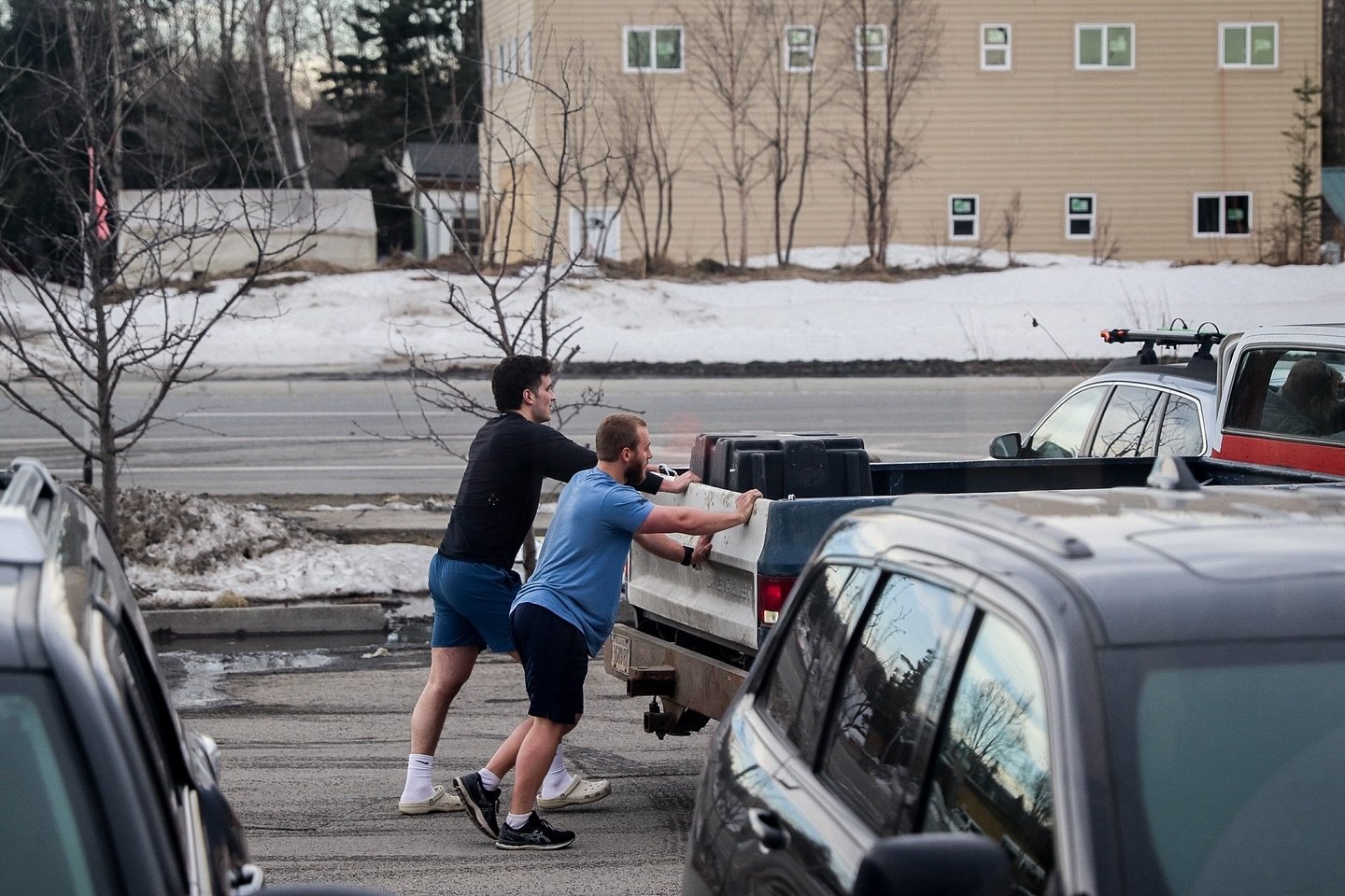 Take note: 🗒️ The ideal place to break down is in front of a @CrossFit gym. 💪🏼 #functionalfitness #wevegotthis  @noahroetman @timsorensen32