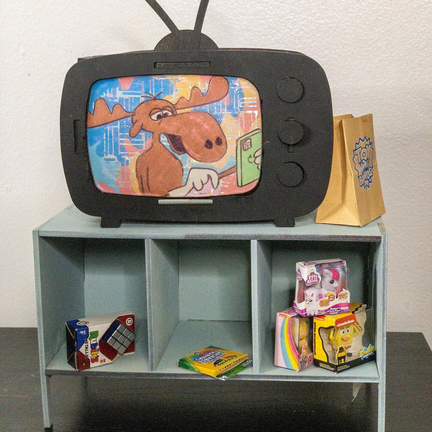 Tv stand is up on the website for people who missed the memo!

Should I put the vintage tv up for sale though 🤔 you have to add your own old school cartoons though. 

#dollfurniture #bjddiorama #bjd #dollprops