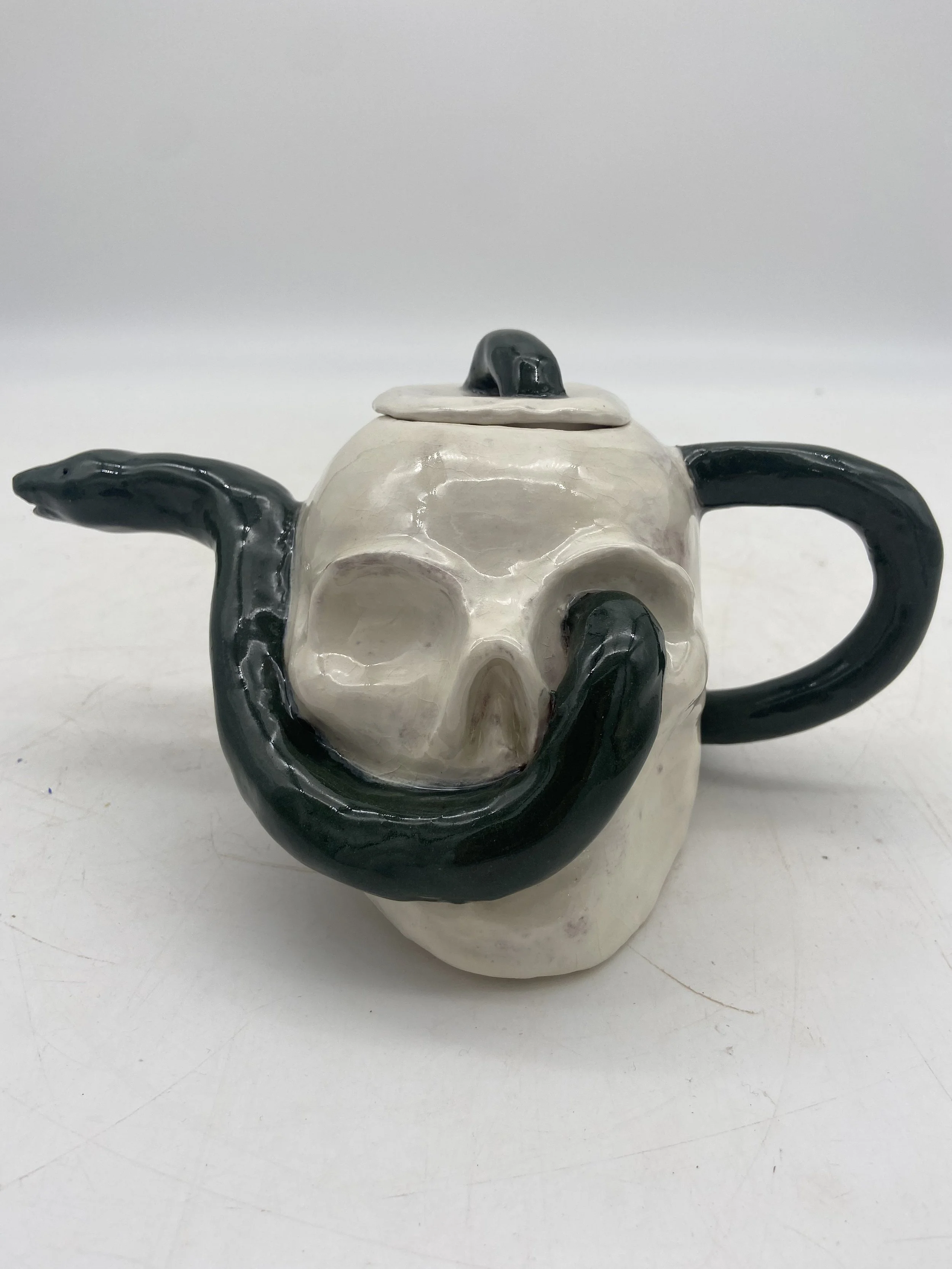 gonzalezelizabeth_197481_20987576_snake_skull teapot 1.jpeg
