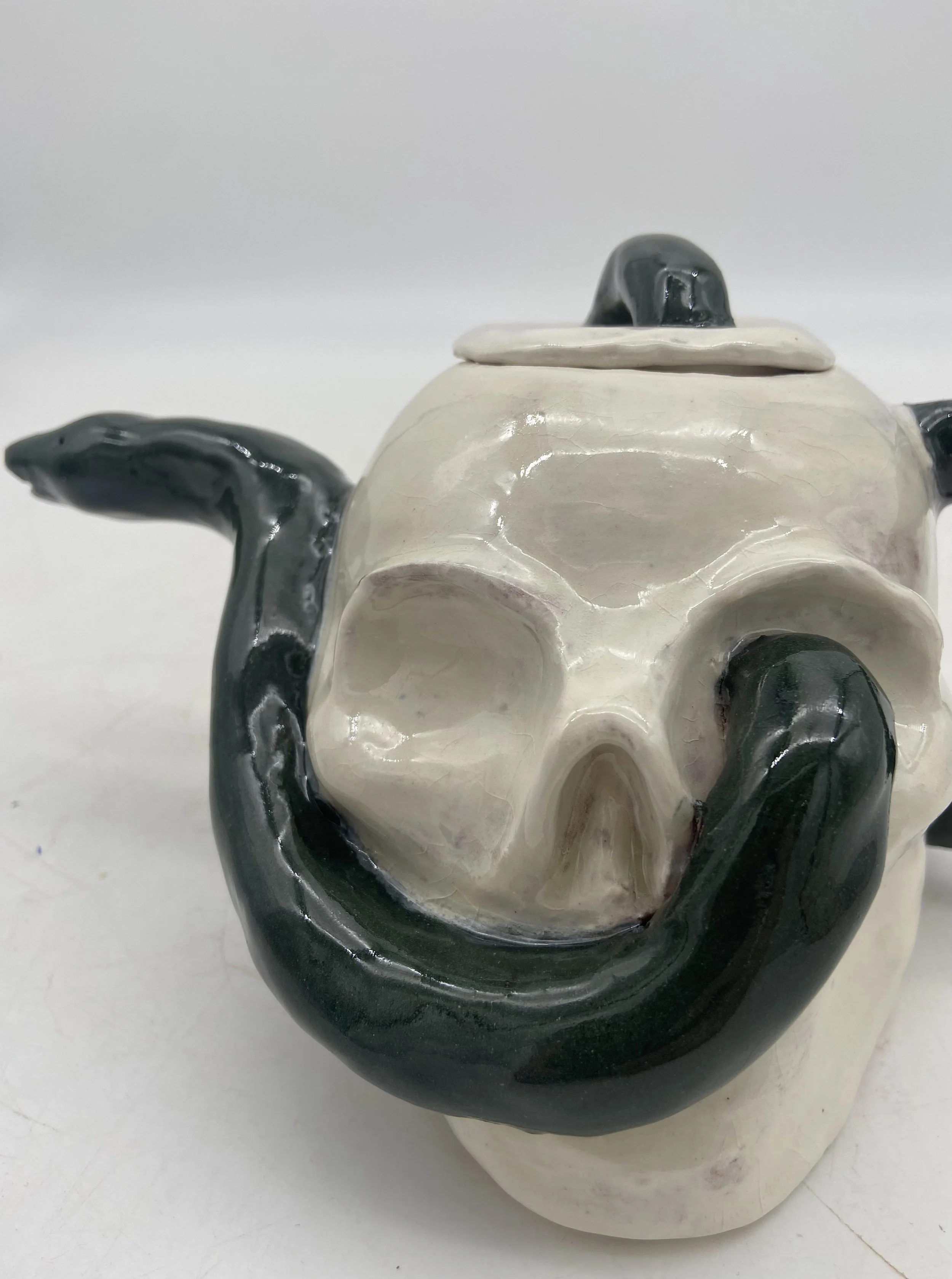 gonzalezelizabeth_197481_20987577_snake_skull teapot 2.jpeg