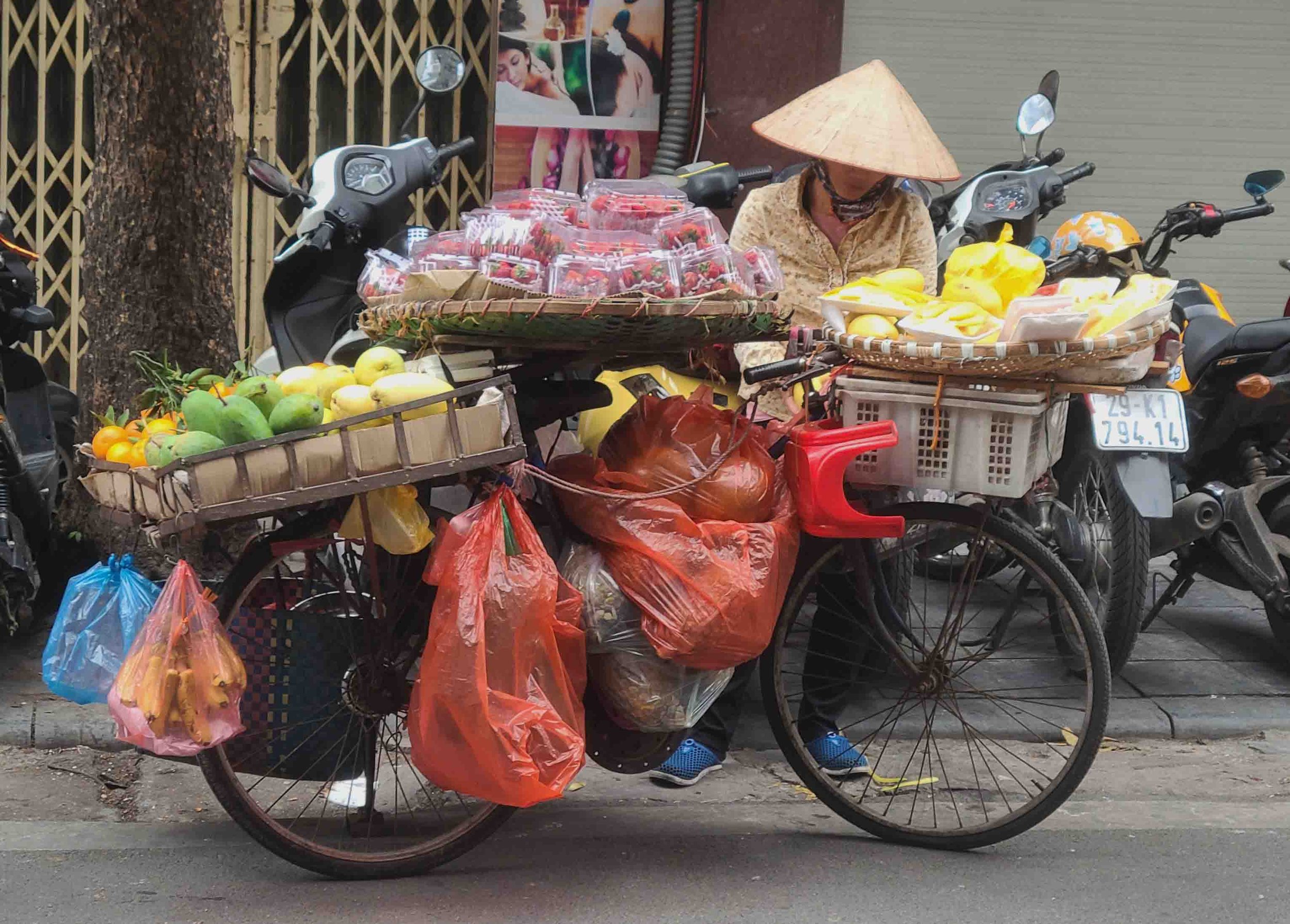 Vendedor ambulante Hanoi.jpg