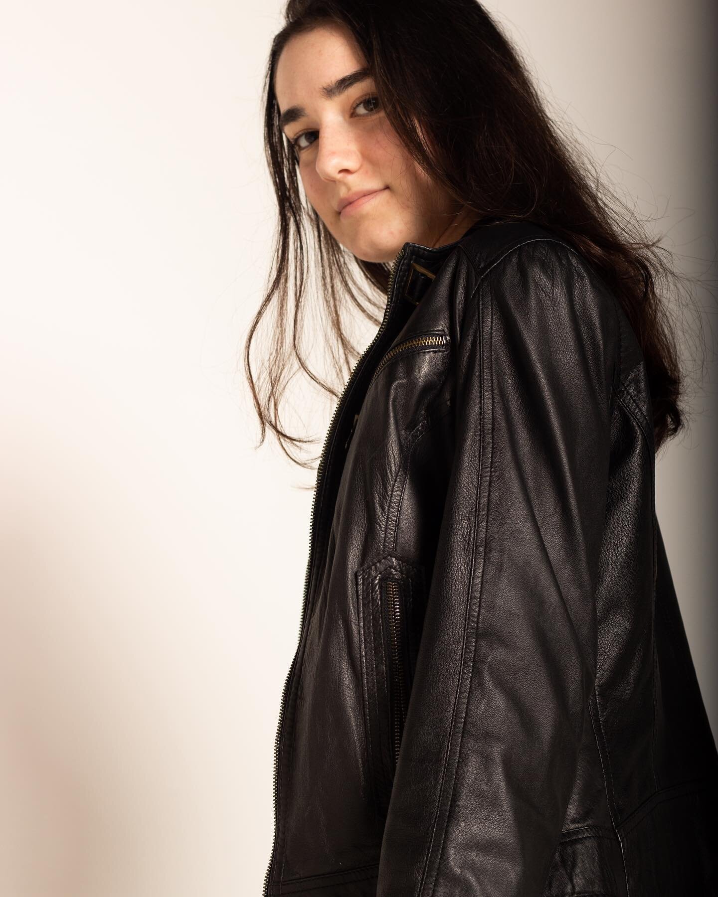 A good leather jacket is needed in every closet and this is the perfect slightly oversized leather jacket to add to yours. (Link in bio)