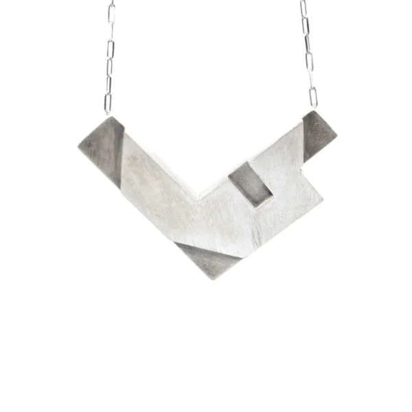 Crack-Necklace_Noilence-1-600x600.jpg