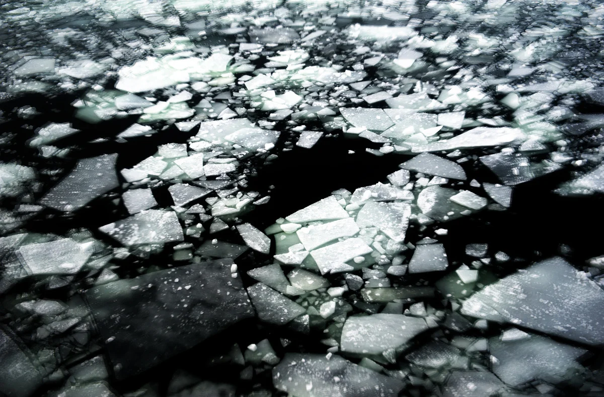 Periculum 3: Pimeyttä, mustaa vettä.