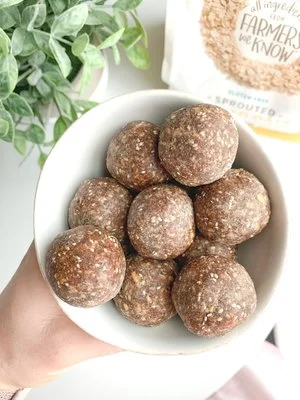Almond Butter Oat Energy Balls
