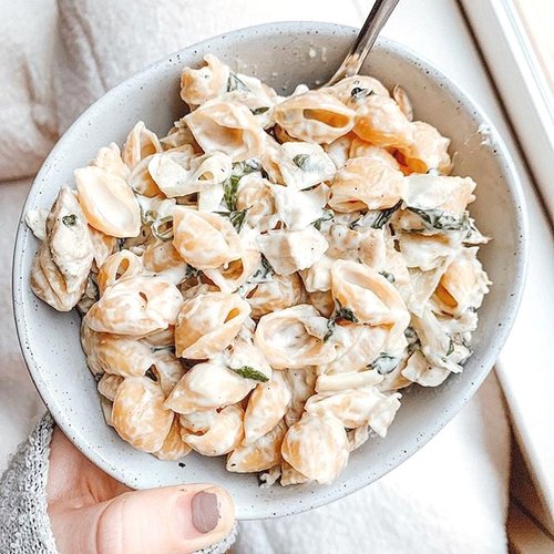 Cheesy Spinach Artichoke Pasta with Chicken