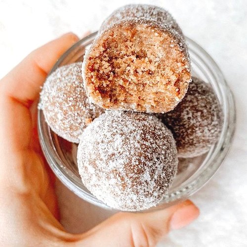 Coconut Cinnamon Roll Balls
