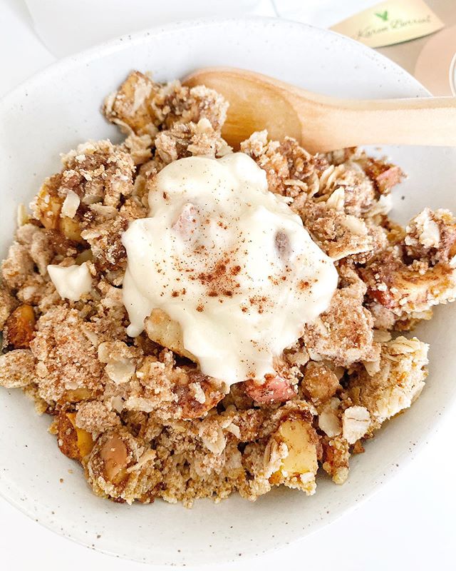 I love sneaking superfoods into my recipes 🙌🏼 #ad I added @shopkarenberrios chia seeds + camu camu + maca powder in this apple crisp, which made it extra good &amp; nutritious! This is hands down one of my favorite recipes &amp; I'm so excited to s