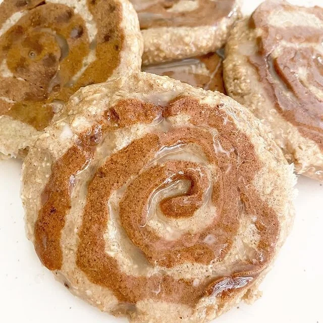 Banana Cinnamon Roll Pancakes