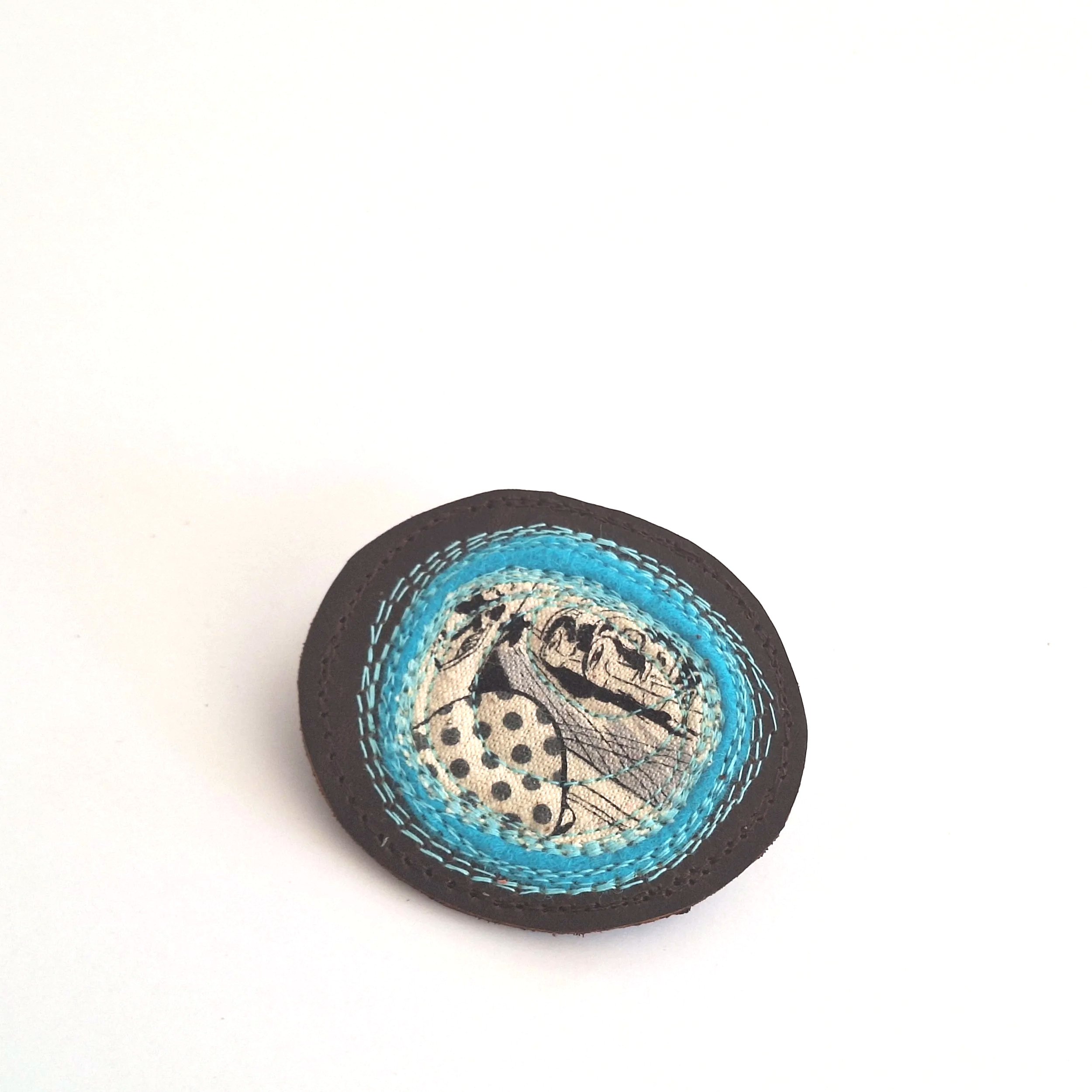 Mushi Manga Brooch | Brown