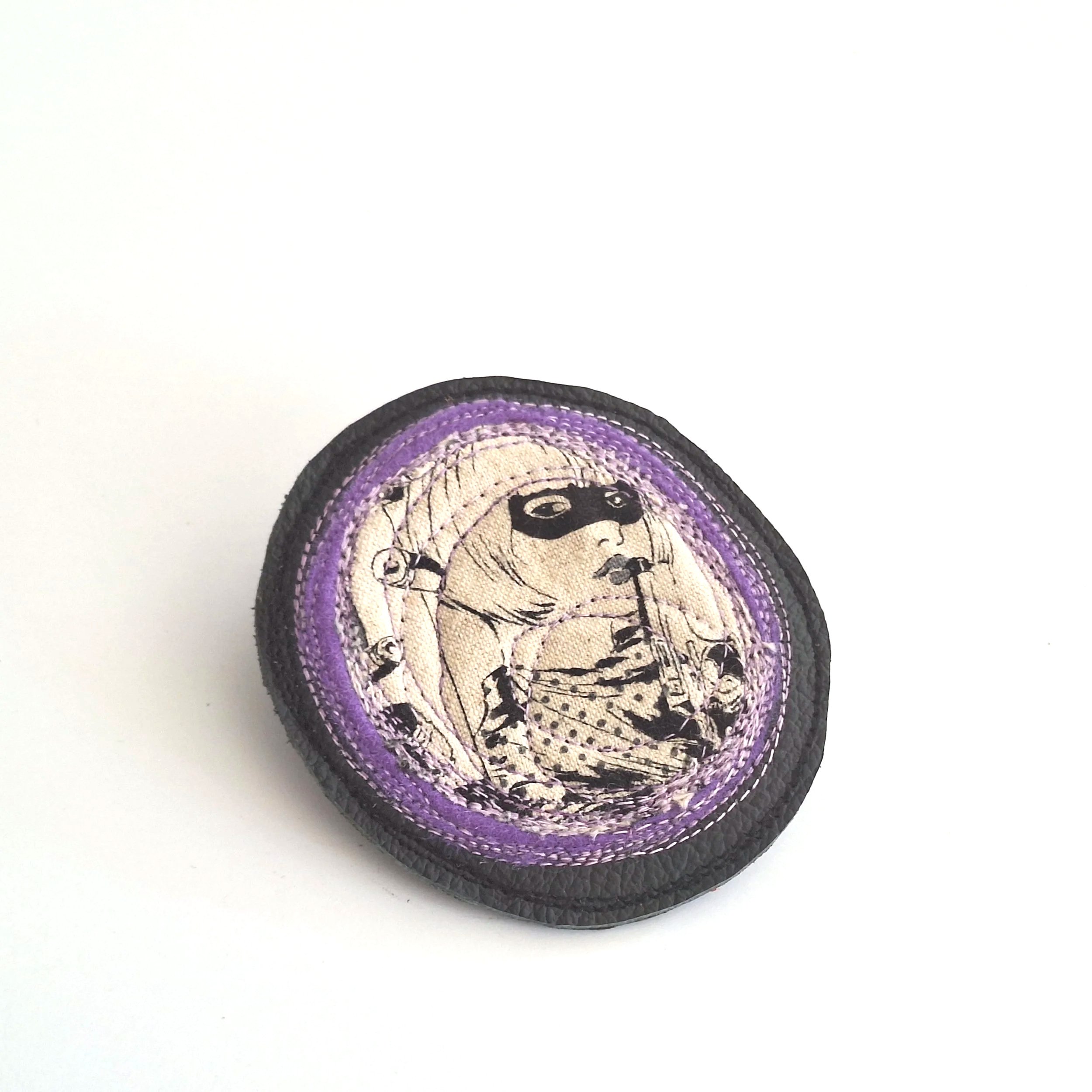Mushi Manga Brooch | Black