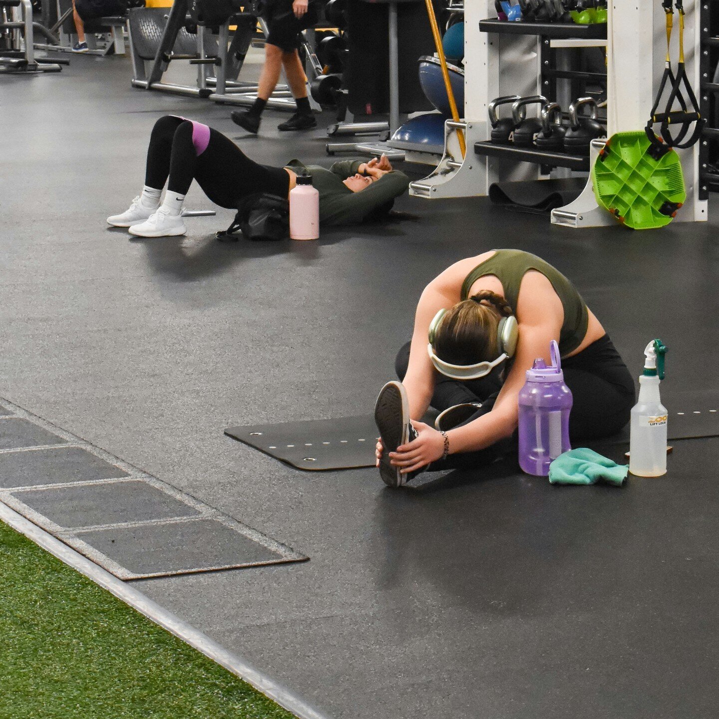 Here's why post-workout stretching is a game-changer:

⚡️It allows your heart to gracefully return to its normal rhythm, promoting a healthy cooldown
⚡️Helps to alleviate muscle soreness by minimizing lactic acid buildup
⚡️It enhances your flexibilit
