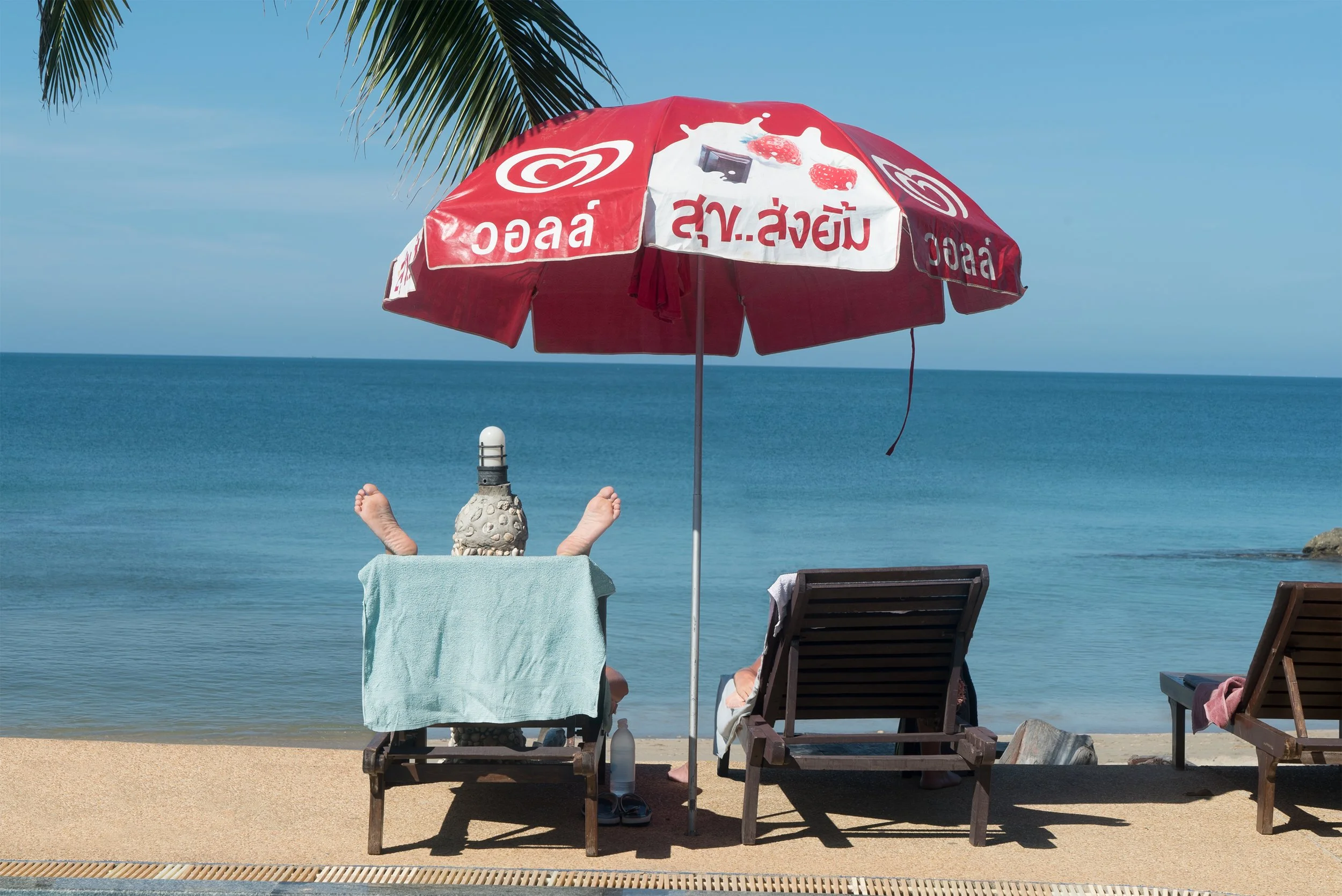 Feet II

 

 2013, metallic print, w:10.5’’ h:7’’ 