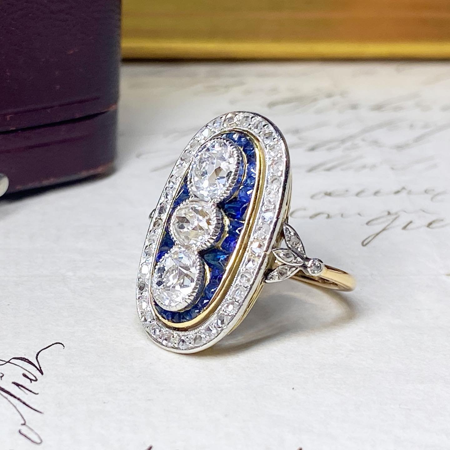 Belle Epoque ring in yellow gold and platinum set with three old mine cut diamonds (+/- 0.75 ct / 0.50 ct / 0.75ct), natural calibrated sapphires and small rose cut diamonds. Elegant design and fine setting job 😍

#antiquering#diamondring#victorianr