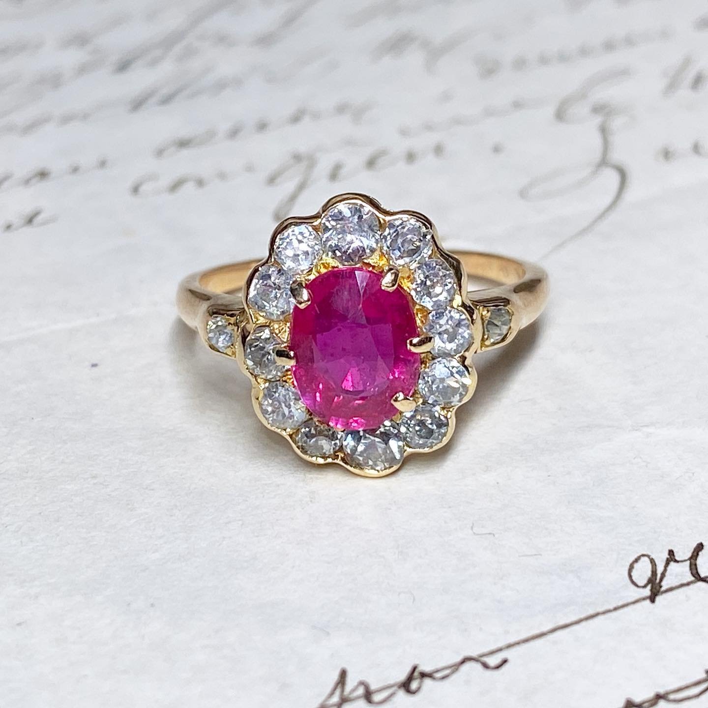 [Sold] - Beautiful antique ring in 18kt yellow gold set with with a pinkish-red Burmese ruby (heated) of +/- 2,5 ct and surrounded by old mine cut diamonds 😍

#antiquering#rubyring#victorianring#antiqueruby#burmaruby#belleepoquejewelry#oldminecutdia