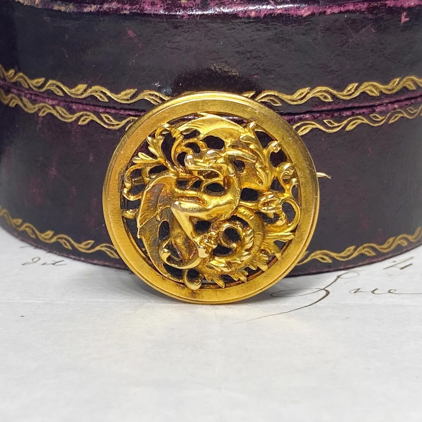 Wiese - Lovely antique 19th matte 18kt yellow gold signed Louis Wiese representing a dragon / chimera 🐉

Eagle head hallmark and Wiese signature ✨

#wiese#antiquebrooch#mattegold#antiquejewelry#finejewelry