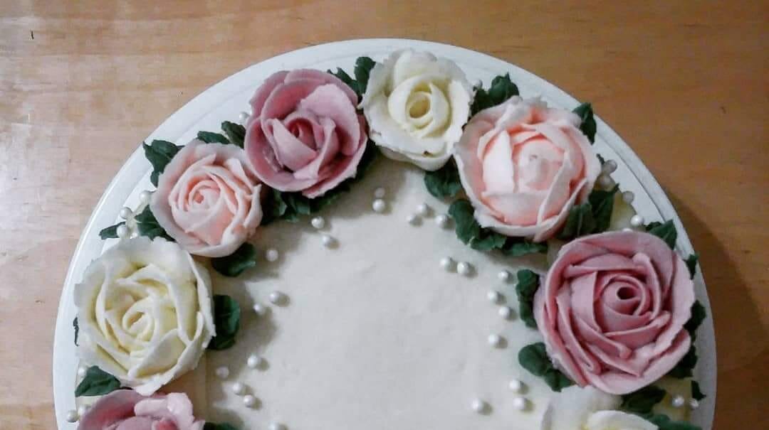 cake roses above.jpg