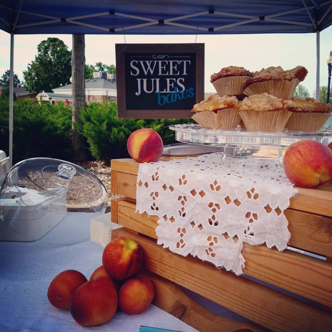 farmers market peaches.jpg