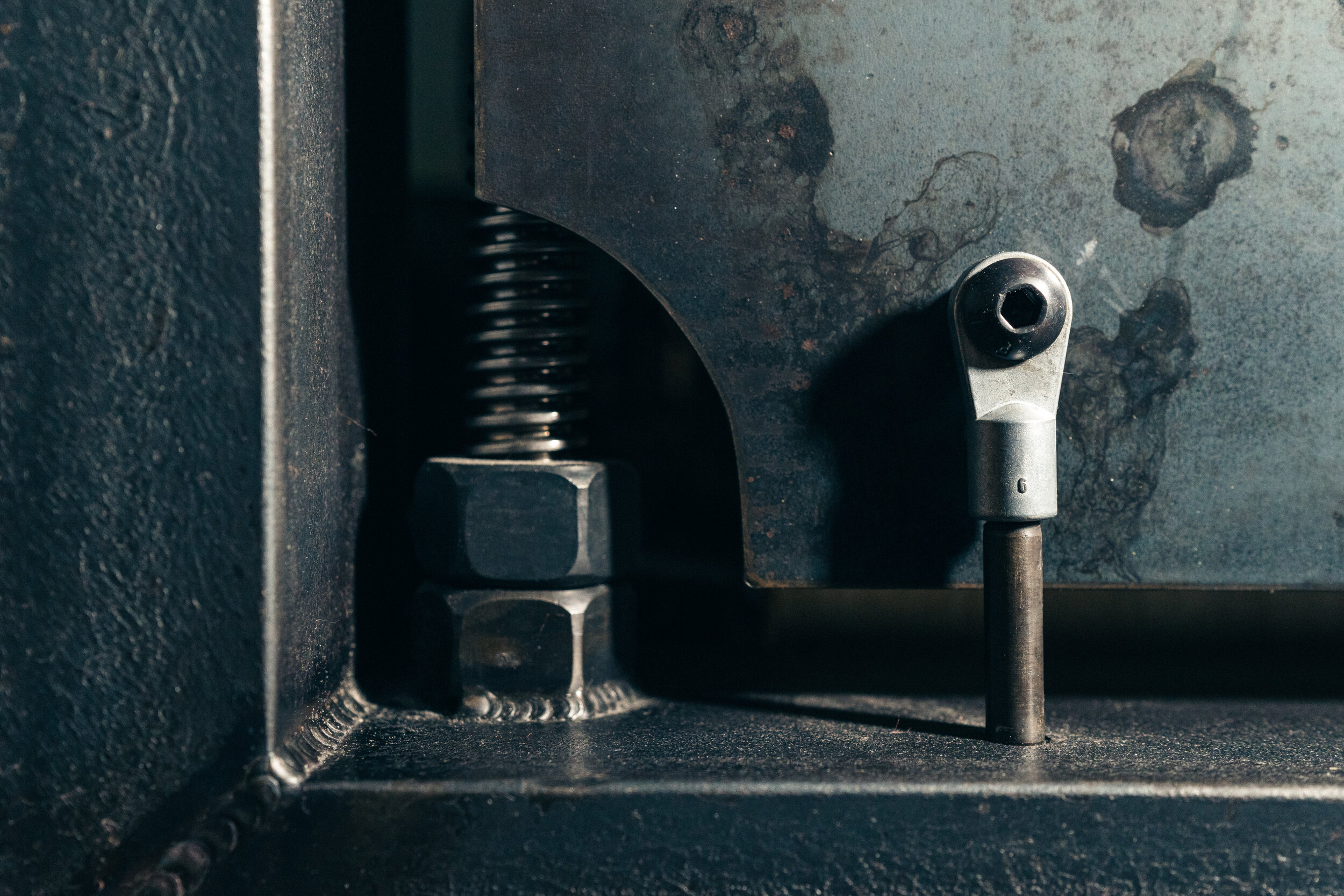 Acme thread leveling foot and panel attachments