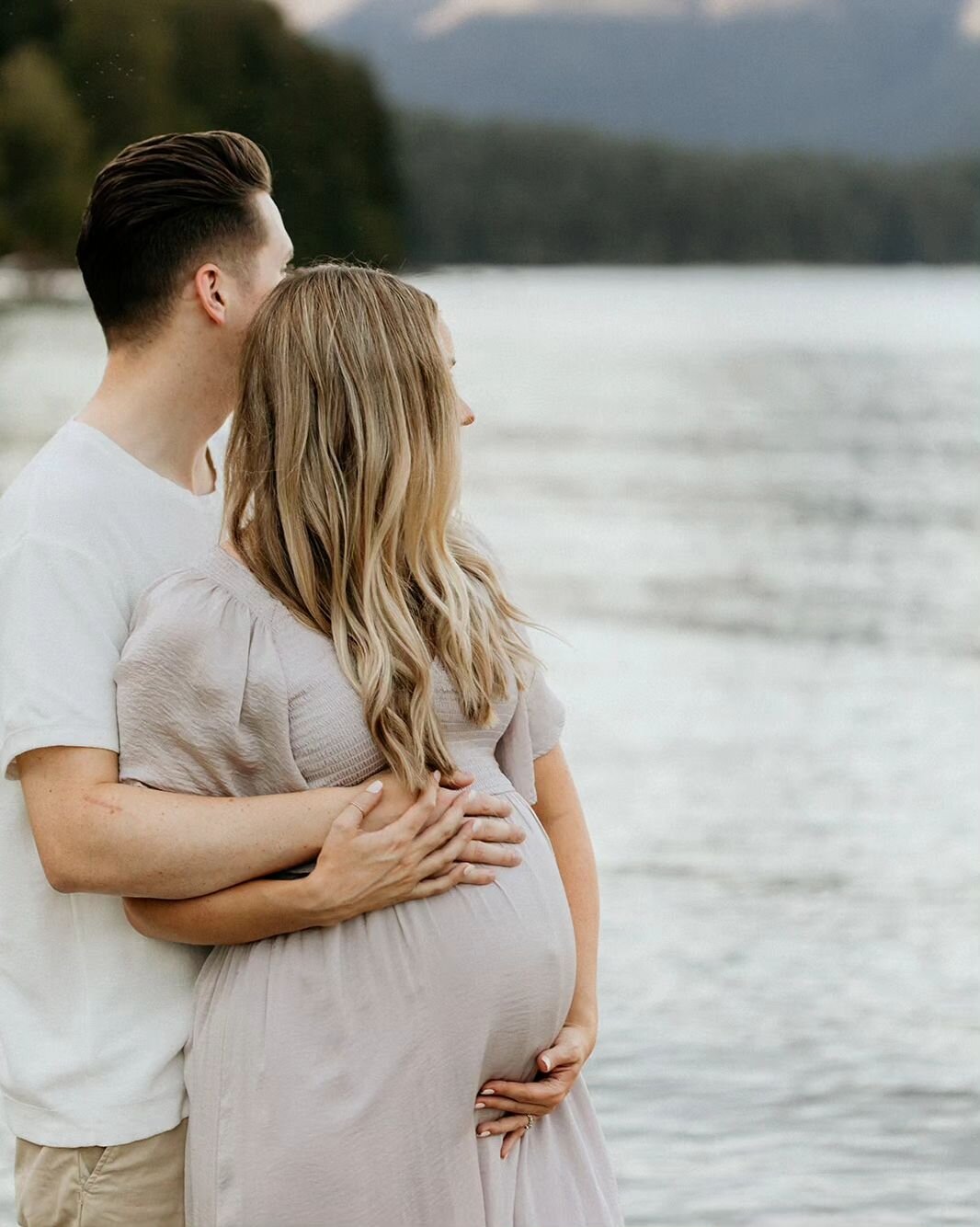 It was a busy weekend (four sessions + a wedding) and I'm so happy to be back in my editing cave! Here are a few from Michael and Nicole's maternity session on Friday. I already know these two are going to be the sweetest parents 💛