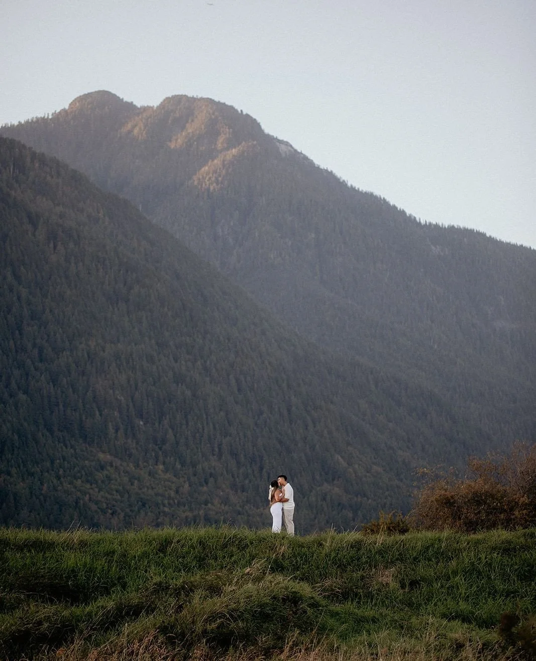 I'm just a girl who loves a wide shot and an impressive mountain range.⁠