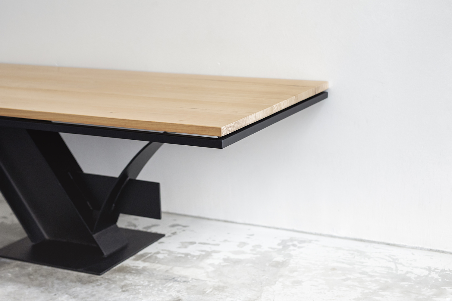 Samolaco Canter Levered Table
