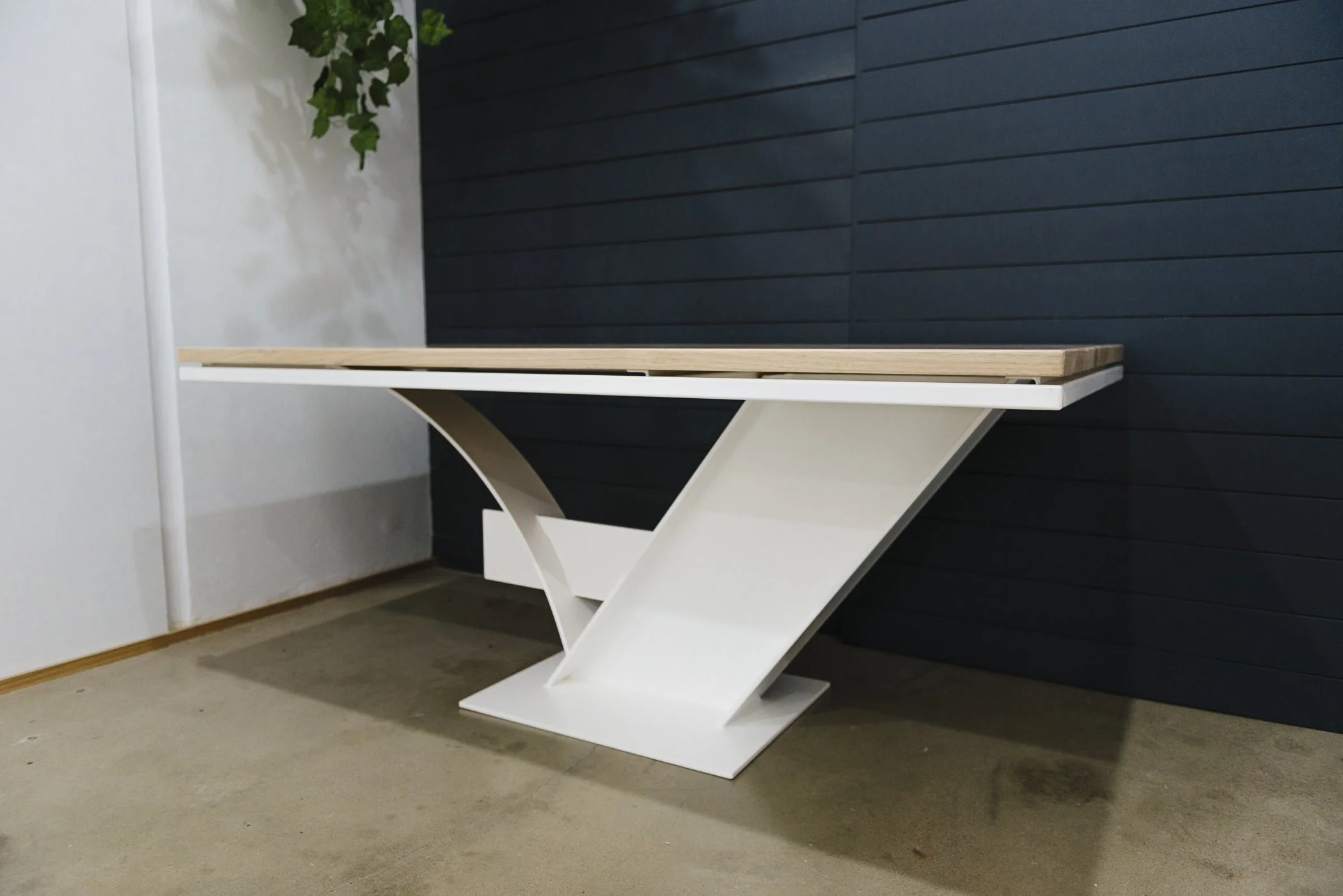 Custom Timber Furniture Sunshine Coast | Round Tables, Dinner Tables, Indoor and Outdoor Tables