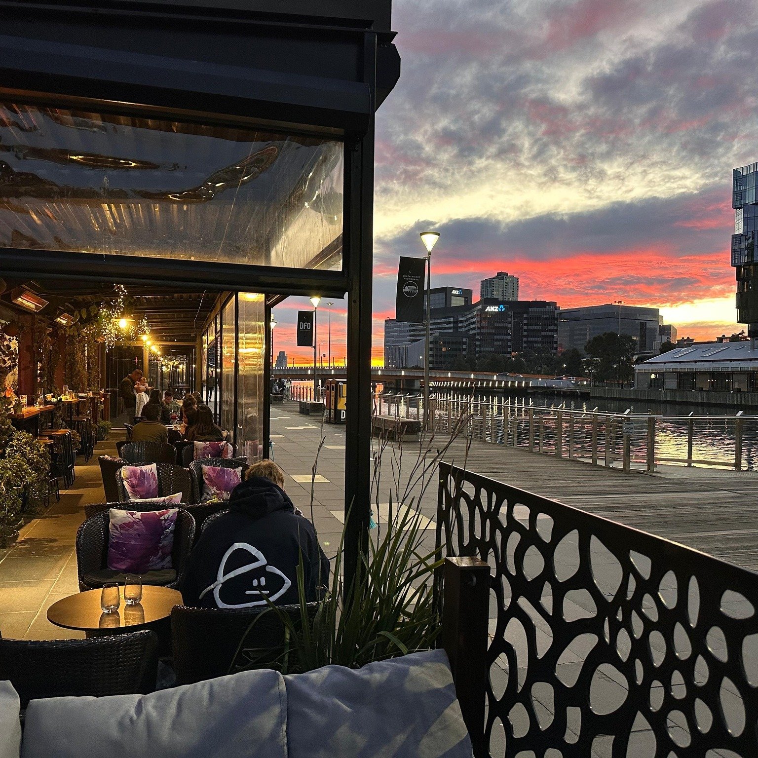 Tight As Tuesdays never looked so good&hellip; 🌅🍕🍗

Sunset by the Yarra? ✔
Unreal food &amp; drink specials? ✔
Perfect midweek vibes? ✔

All day, every Tuesday at Plus 5:
🍺 $10 Beers (Any Pint)
🍸 $15 Cocktails (Any House Cocktail)
🍗 $15 Wings (