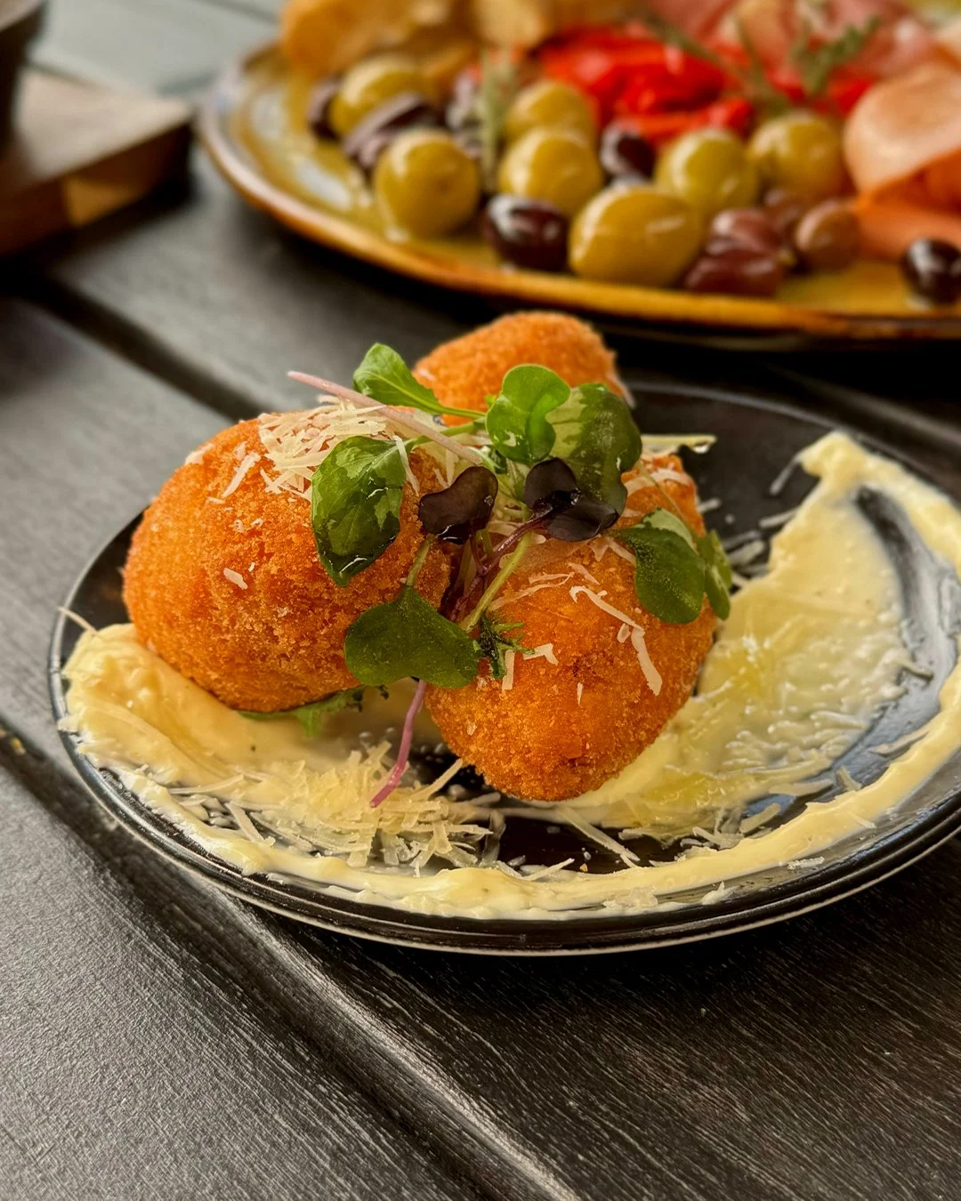 Crispy on the outside, creamy on the inside. 😋

Treat yourself to our Feta &amp; Sundried Tomato Arancini this Sunday night.

Watch the sunset by the river, savouring crispy arancini and a glass of wine. Sunday night relaxation at its best. 🌅🍷

#s