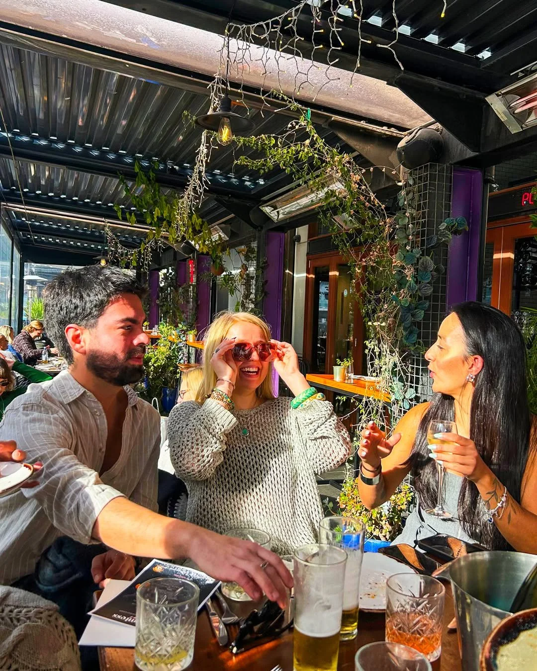 Good vibes, great company, and endless drinks. That&rsquo;s what weekends are made for! 🥂
Bottomless Brunch is calling&hellip; see you tomorrow?

30&deg; + Bottomless brunch = the perfect weekend ☀️🍕🍸

$59pp | Sat &amp; Sun | 12&ndash;4pm
Book you
