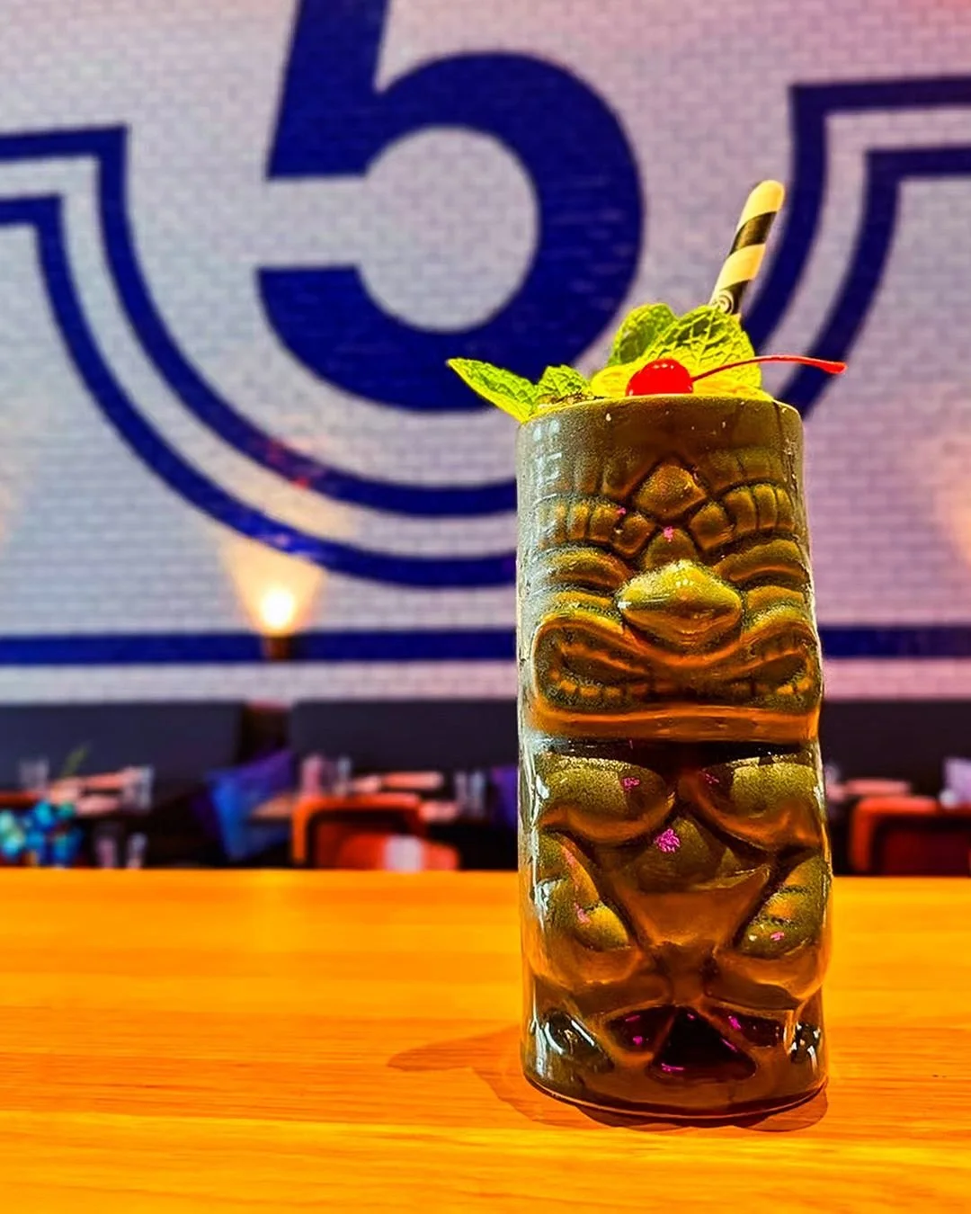 Hot days call for something sweet ☀️🍍
Rum, passionfruit, pineapple &amp; lime&hellip;
Sound like you?
Try our A Pirate&rsquo;s Life cocktail by the riverside 🍹