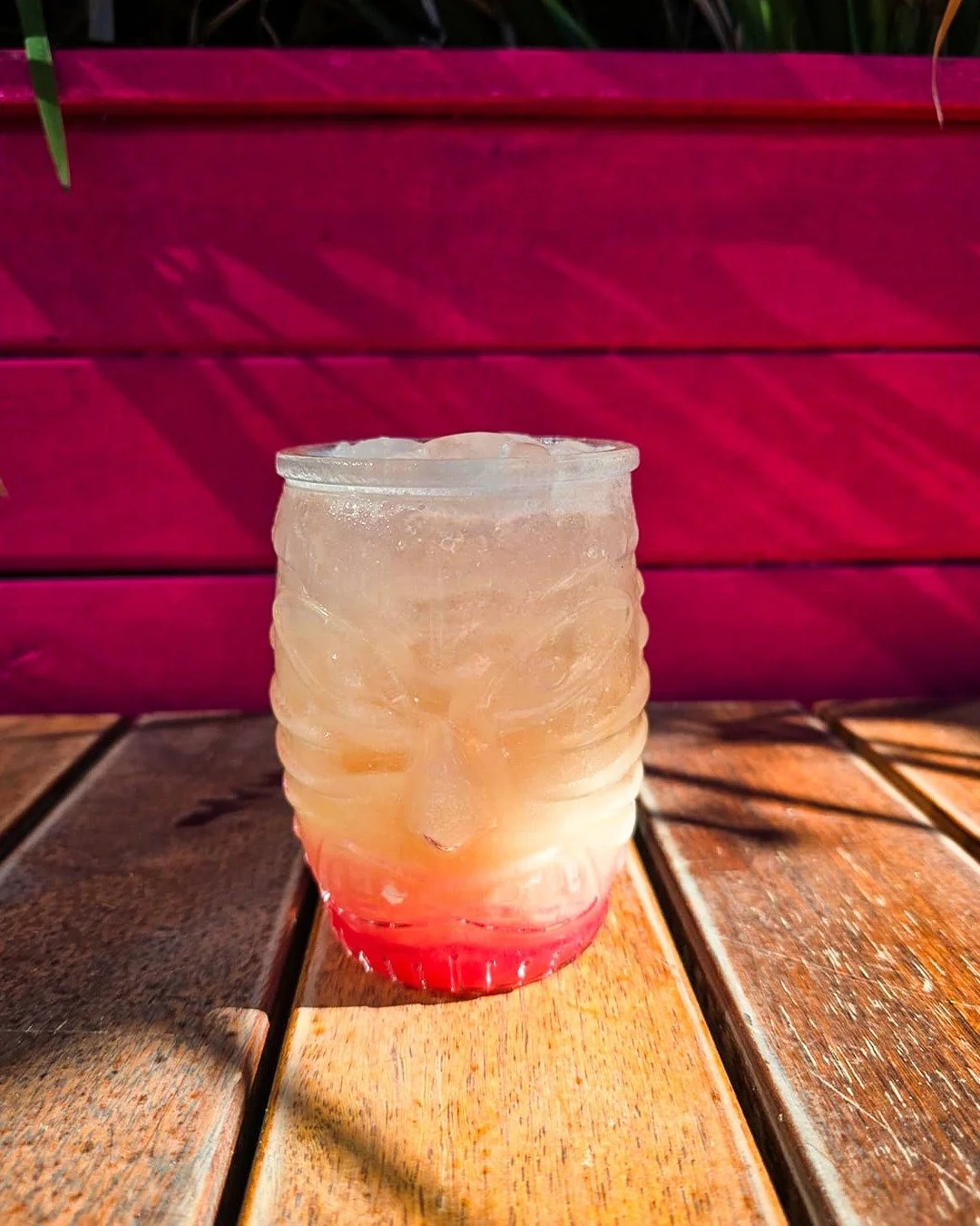 When the sun hits the Plus 5 terrace ☀️
Tropical moods, refreshing cocktails and Mediterranean flavours.
Sunshine by day, golden hour by the river.