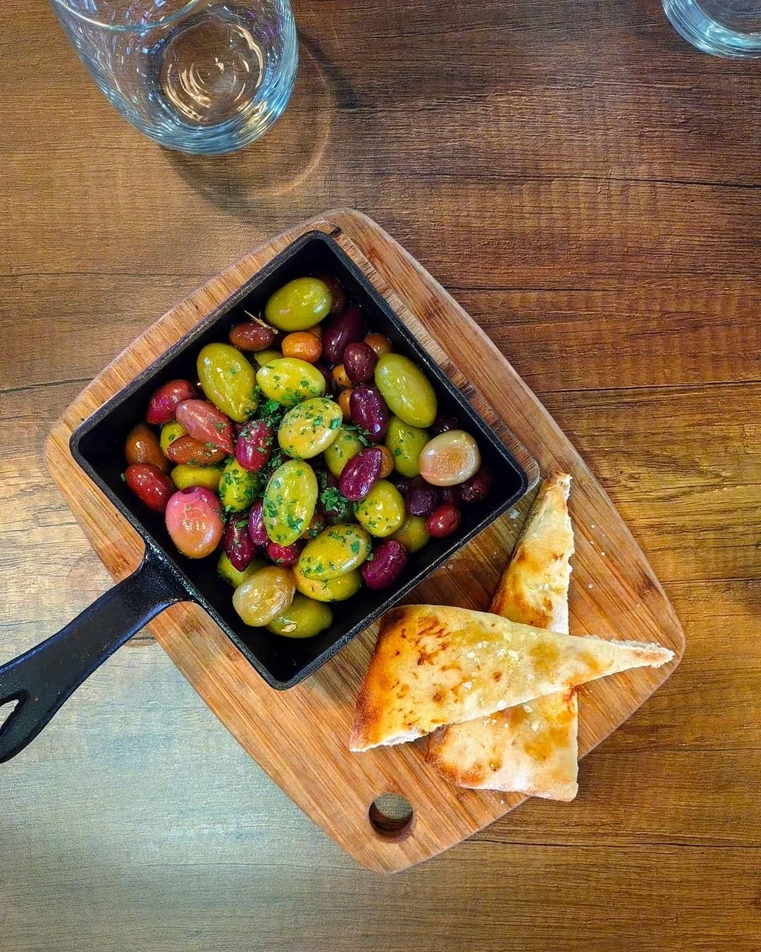 Mt Zero olives warming.
White wine chilling.
Terrace mist on.

Mediterranean summer by the river.

📍 Plus 5 Bar