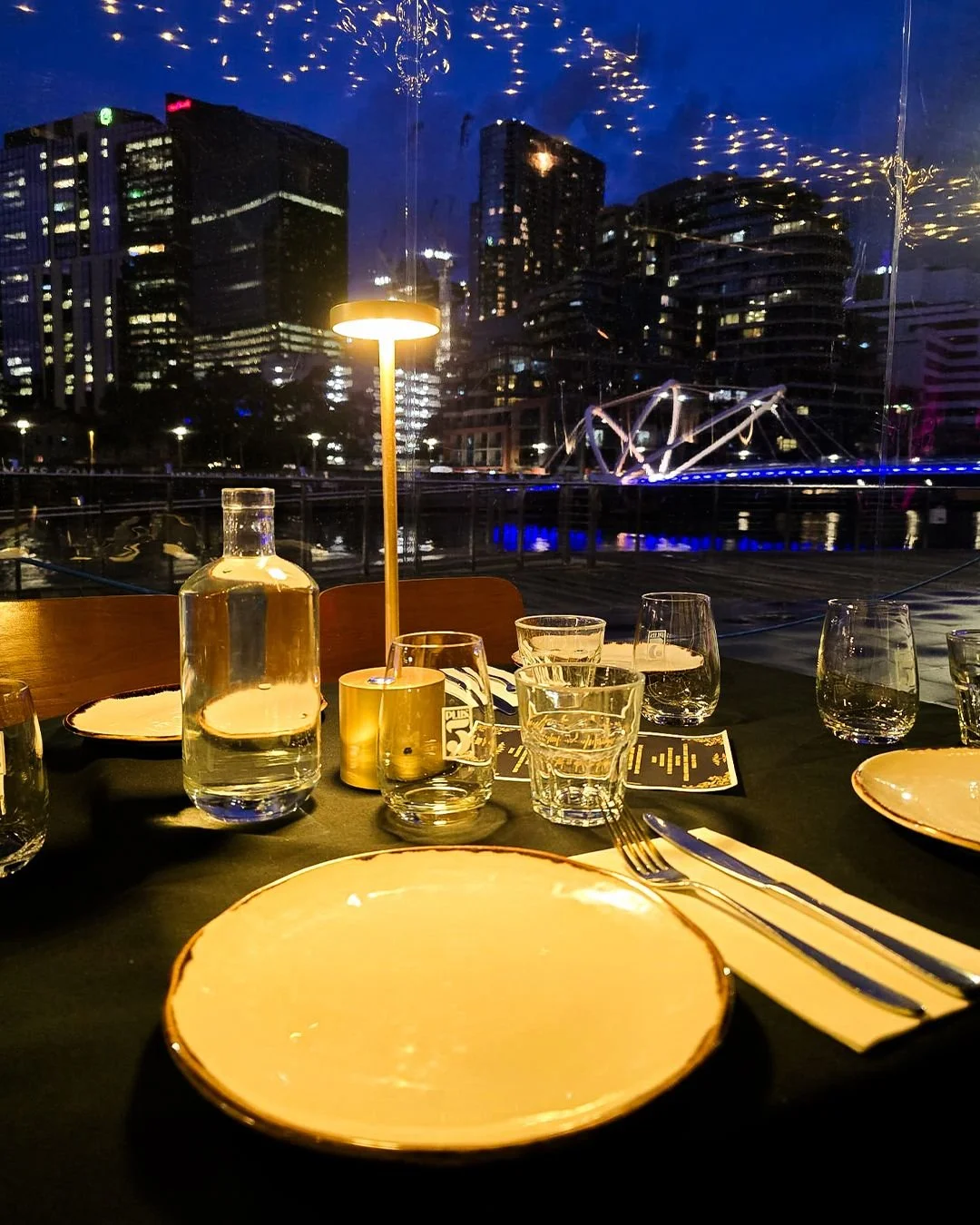 Rainy summer nights hit different.
Cool air. Warm lights. Riverside vibes at Plus 5. ✨ 

#plus5barmelb #southwharf #riversidebars 
#melbournebars #melbournerestaurants