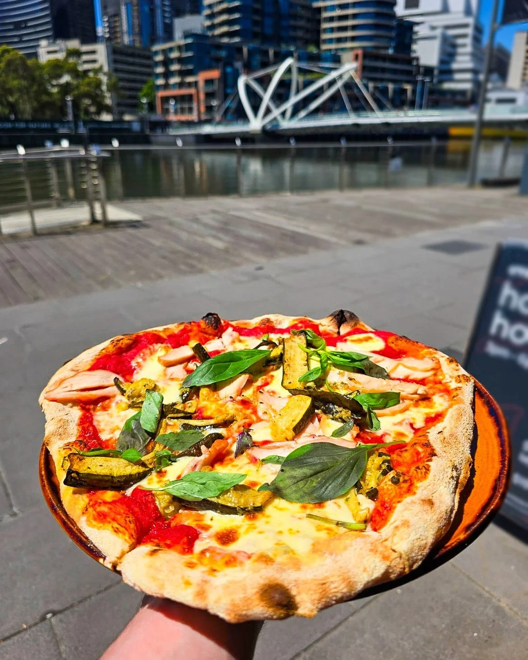 Enjoy the weekend by the river at Plus5.
Summer may be over, but the sunshine is still here. Join us for cocktails, stone-baked pizza and relaxed riverside vibes as you ease into the weekend with friends.