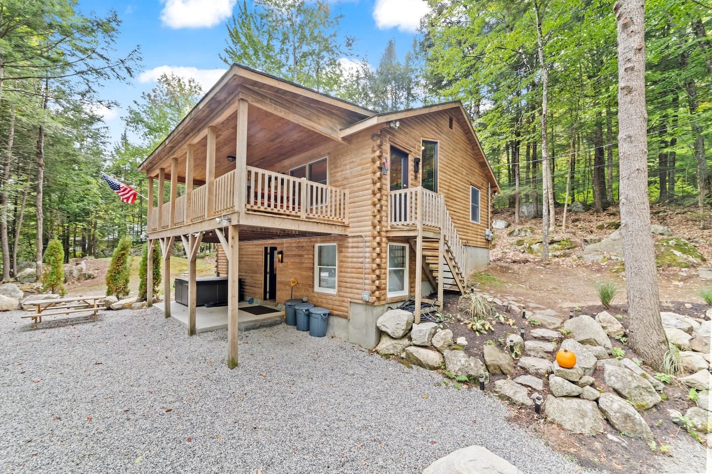 Located in Maine, this chalet sits on a lakefront and is complete with a hot tub, pool table, rustic-modern dΓ©cor with nearby hiking and skiing.    Typical starting price: $531    Location: Norway, Maine     Sleeps: 5 guests    Rating: 4.95