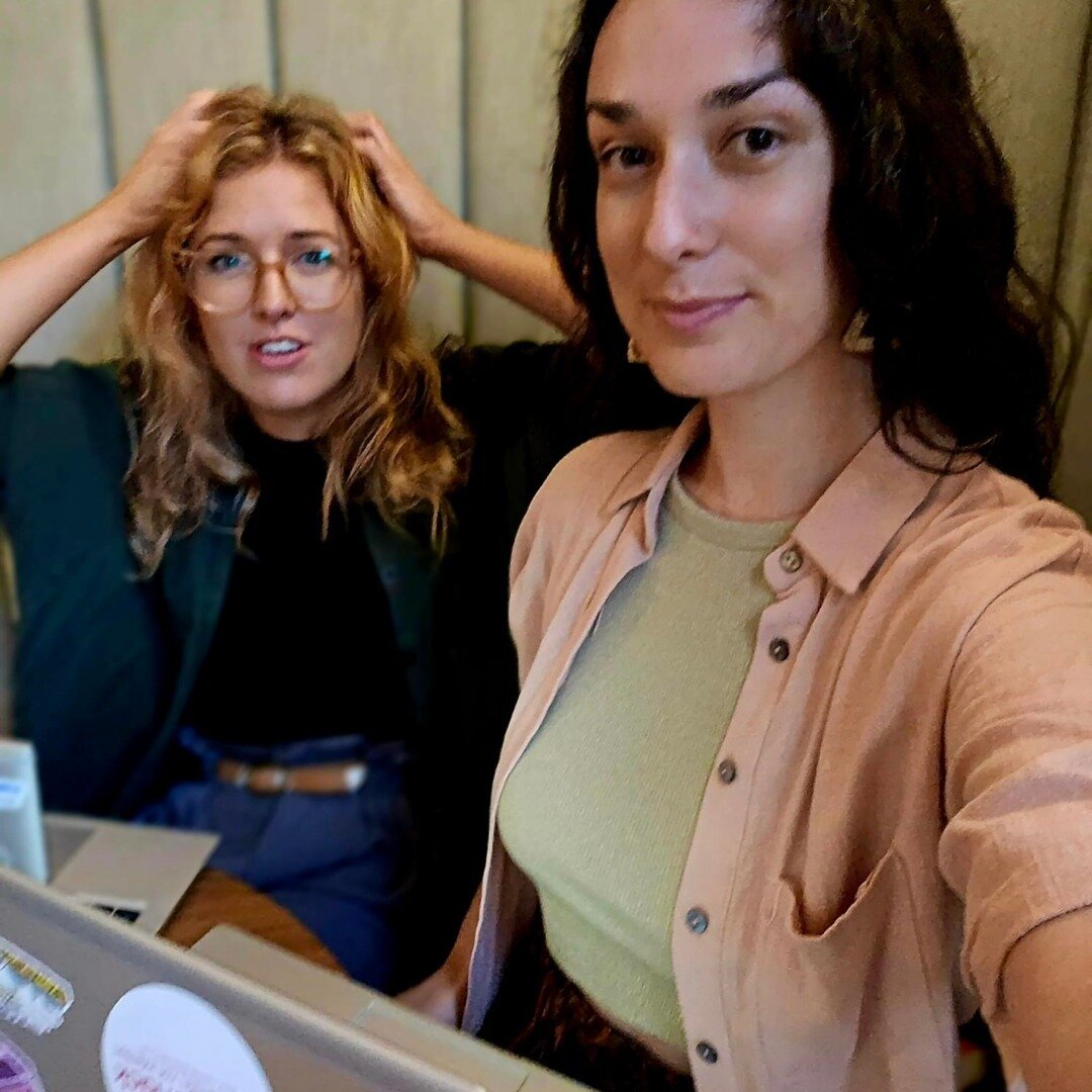 It's giving &quot;candid content creators&quot;. Or maybe podcast producer realness. You decide. Everyone loves a behind the scenes.
🎧💃🤟
.
.
.
.
.
.
.
.
.
.
#caddyshackproject #shareaffectionnotinfection #sexualhealth #safesex #healthysex #playsaf