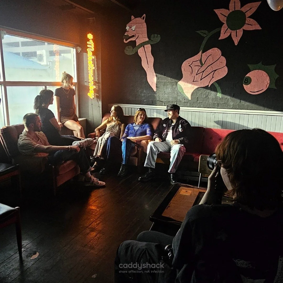 📸𝗣𝗵𝗼𝘁𝗼𝘀𝗵𝗼𝗼𝘁 𝗕𝗲𝗵𝗶𝗻𝗱 𝗧𝗵𝗲 𝗦𝗰𝗲𝗻𝗲𝘀📸 ᴾᵃʳᵗ &sup1;

In October we worked with our favourite local photographer @camsndrck to 𝚌𝚊𝚙𝚝𝚞𝚛𝚎 𝚛𝚎𝚊𝚕 𝚕𝚒𝚏𝚎 𝚎𝚡𝚙𝚎𝚛𝚒𝚎𝚗𝚌𝚎 𝚘𝚏 𝚢𝚘𝚞𝚗𝚐 𝚙𝚎𝚘𝚙𝚕𝚎 𝚘𝚗 𝙳𝚑𝚊𝚛𝚊𝚠𝚊𝚕 ?